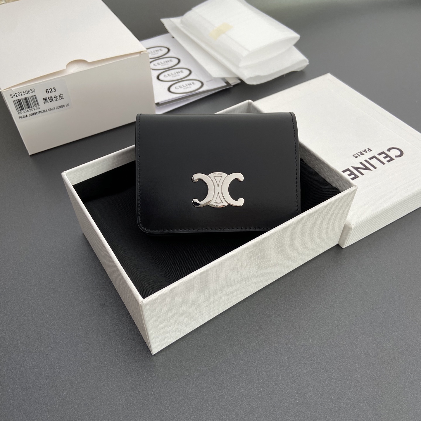 NO:390462,【Excellent pure steel hardware original leather】 TRIOMPHE shiny cowhide leather short wallet/Xiaosai 5 card slag 1 zipper coupon bag 1 flat pocket 1 banknote bag Number: 10K623DPV.38NO 622 623 black silver buckle full leather Size: w11×9×3cm., Celine wallet, celine, wallets, cowhide19860909【特级纯钢五金原厂皮】 TRIOMPHE亮泽牛皮革短款钱包/小赛 5个卡糟 1个拉链零钱袋 1个扁平口袋 1个纸币袋 编号:10K623DPV.38NO 622 623黑色銀扣全皮 尺寸:w11×9×3cm.,赛琳钱包,celine,wallets,cowhide,Bag