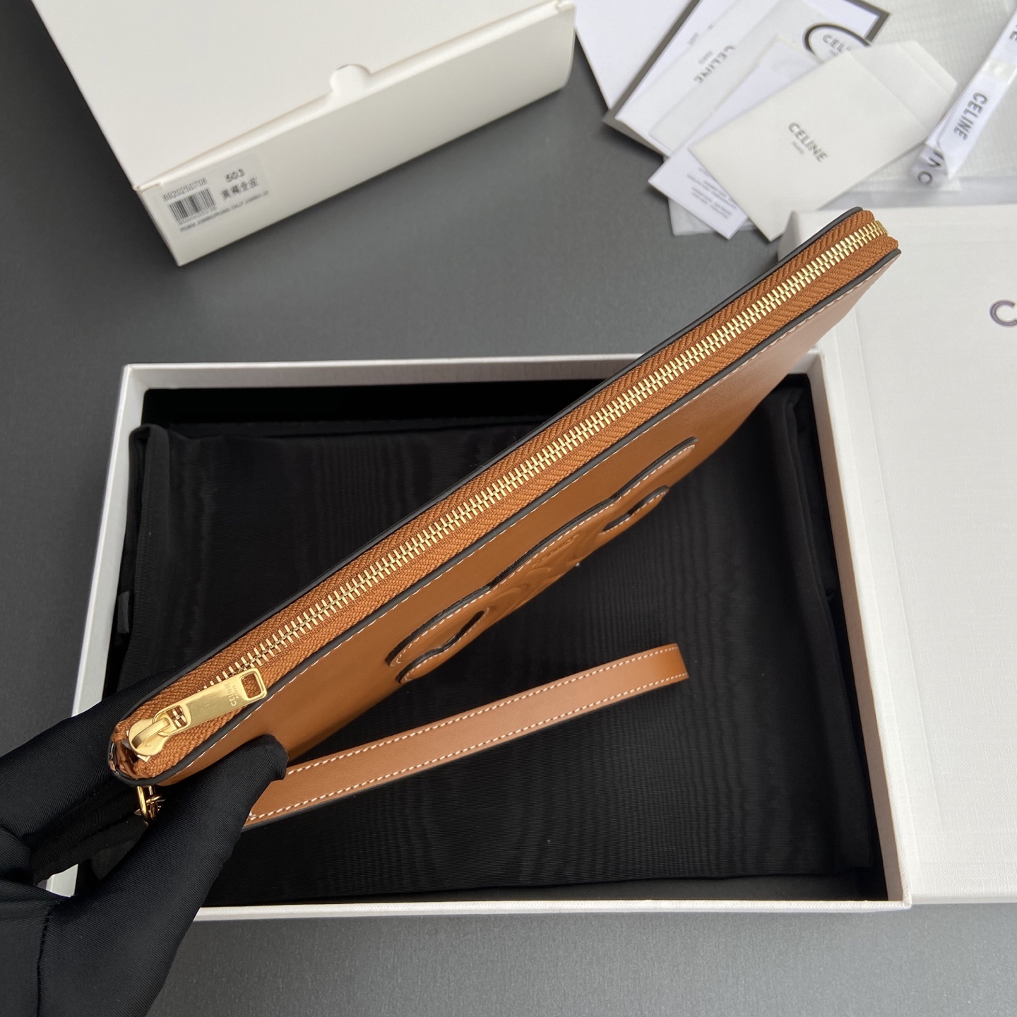 Celine 纯钢五金 TRIOMPHE光滑全皮手拿包/编号:10J502FES.04LU 502