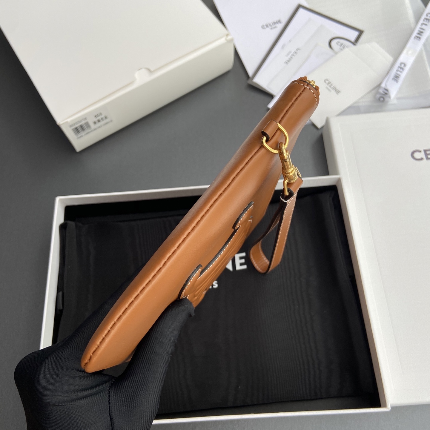 Celine 纯钢五金 TRIOMPHE光滑全皮手拿包/编号:10J502FES.04LU 502