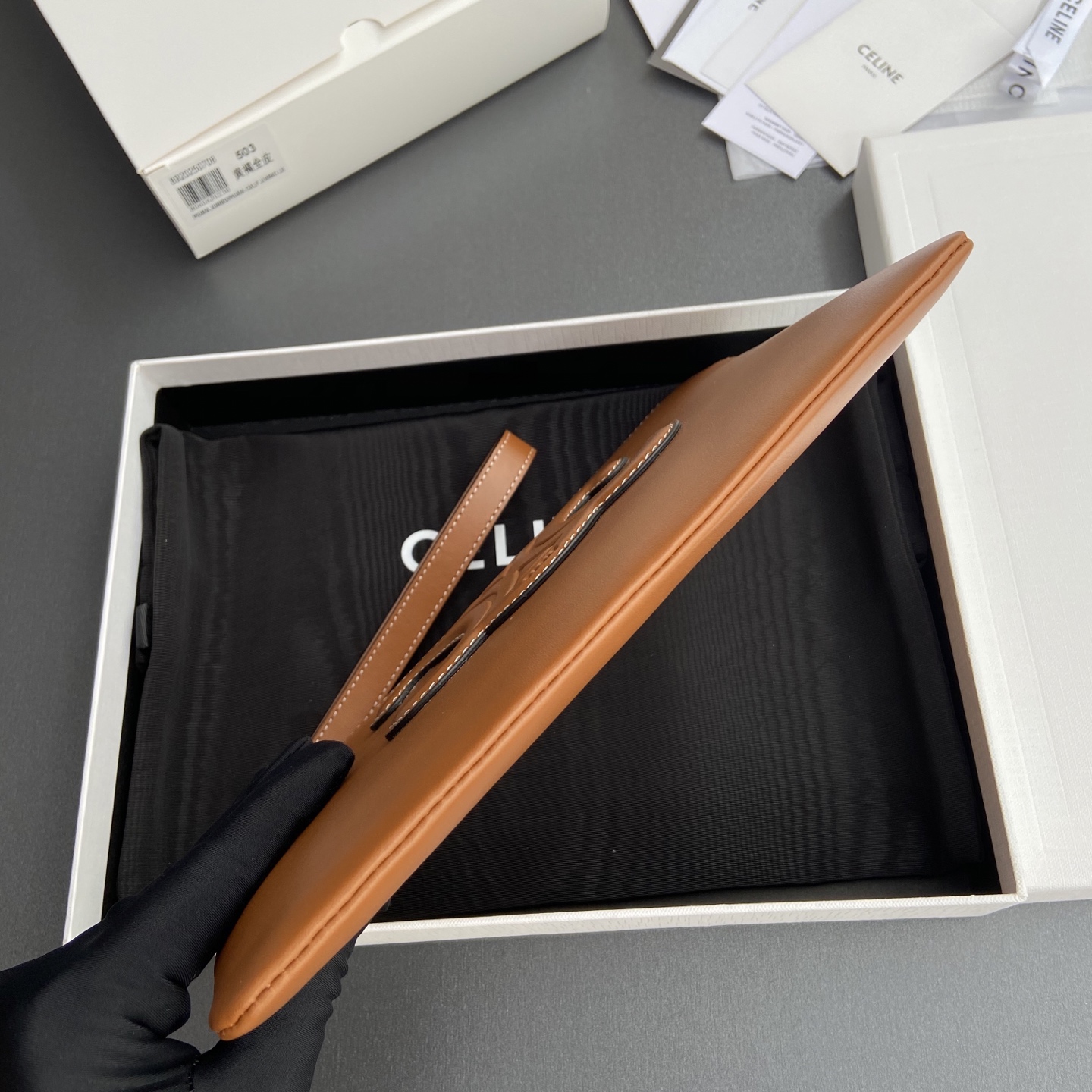 Celine 纯钢五金 TRIOMPHE光滑全皮手拿包/编号:10J502FES.04LU 502