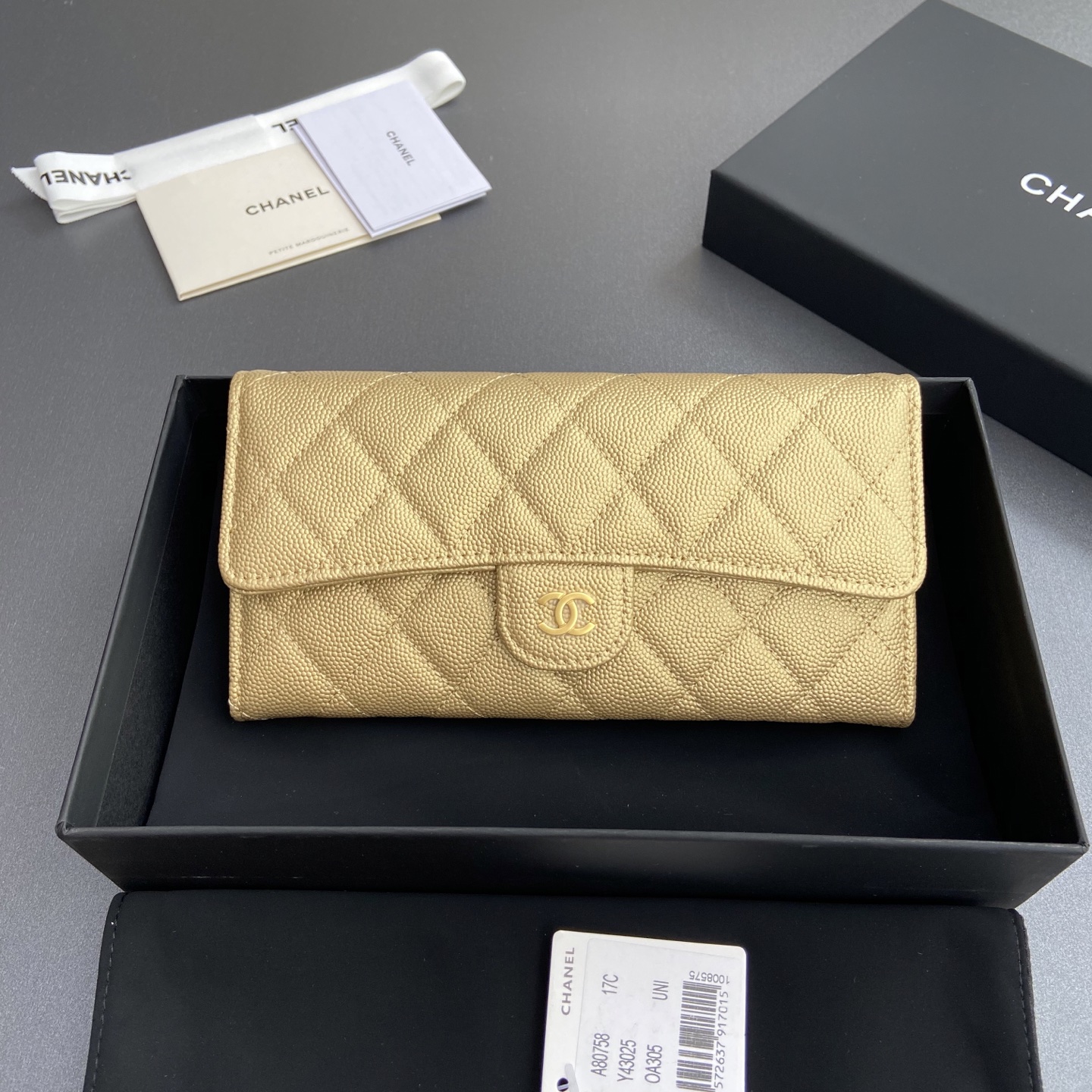 NO:673545,Xiaoxiang imported Italian grained calfskin Item number: A80758 Price Size: w19×h10.5×3cm Color: gold fine ball grain leather gold steel mark, chanel wallet, chanel, wallets, cowhide19860909小香进口意大利颗粒小牛皮 货号:A80758 价格 尺寸:w19×h10.5×3cm 颜色:金色细球纹皮金色钢唛,chanel钱包,chanel,wallets,cowhide,欧美剧