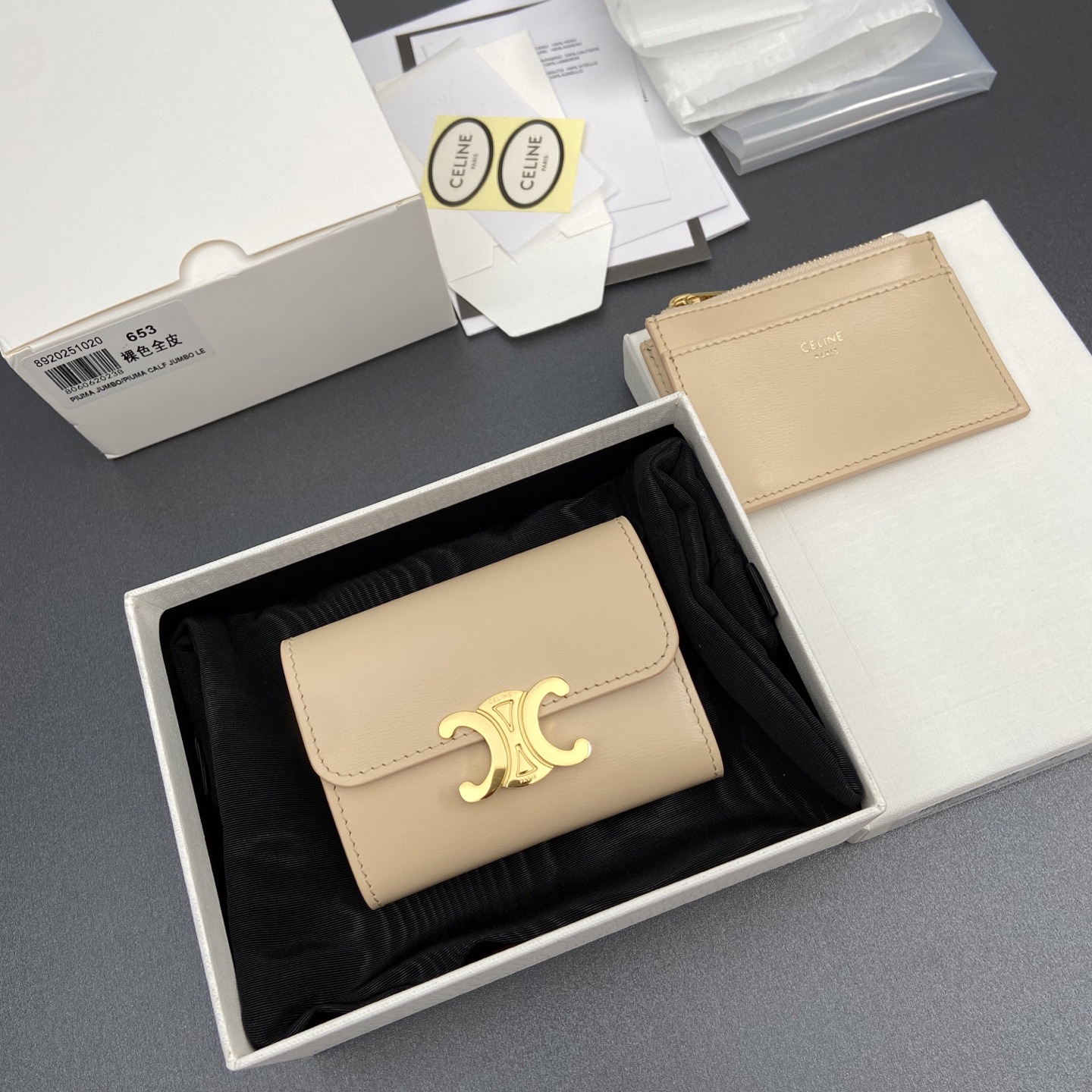 Celine 纯钢五金 TRIOMPHE亮泽皮皮革短款钱包/2024编号:10l653DS3.04LU652