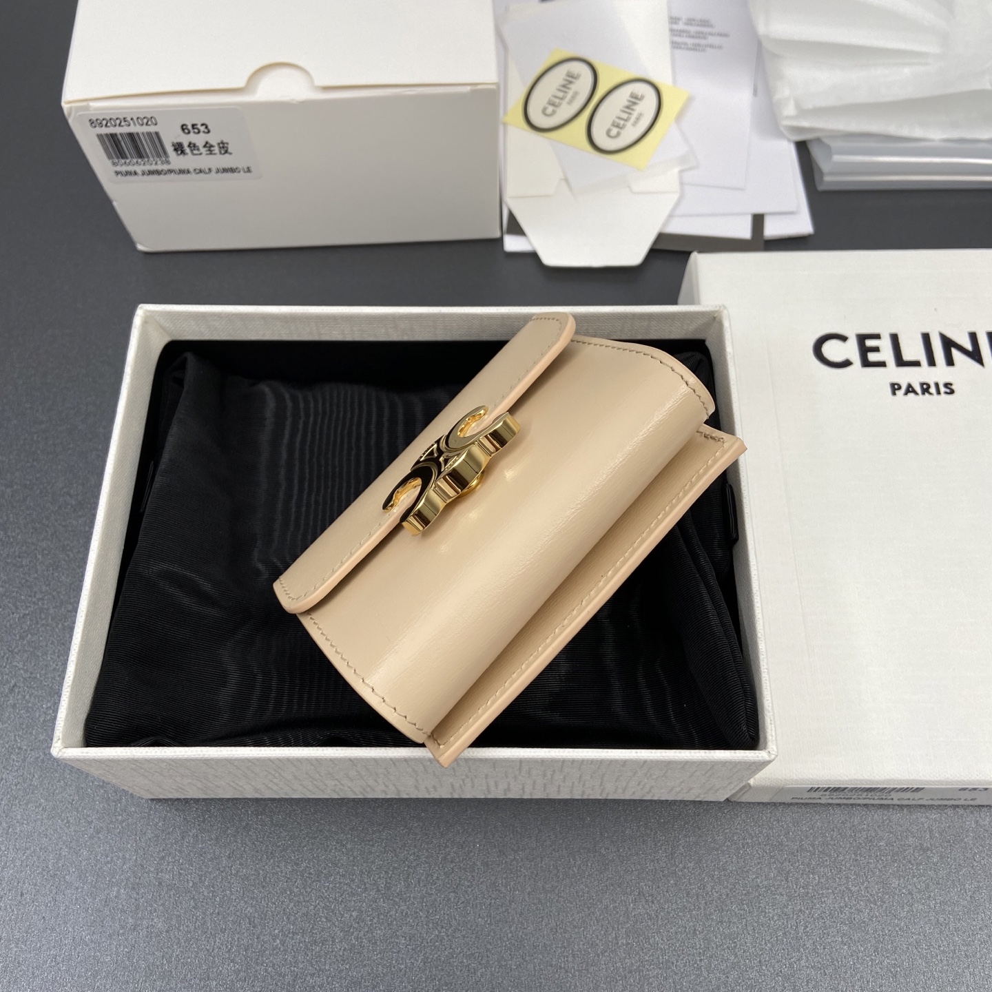Celine 纯钢五金 TRIOMPHE亮泽皮皮革短款钱包/2024编号:10l653DS3.04LU652