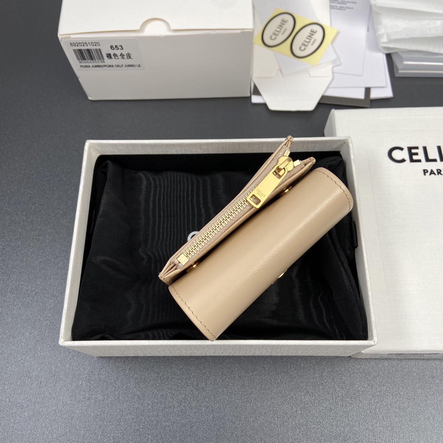 Celine 纯钢五金 TRIOMPHE亮泽皮皮革短款钱包/2024编号:10l653DS3.04LU652