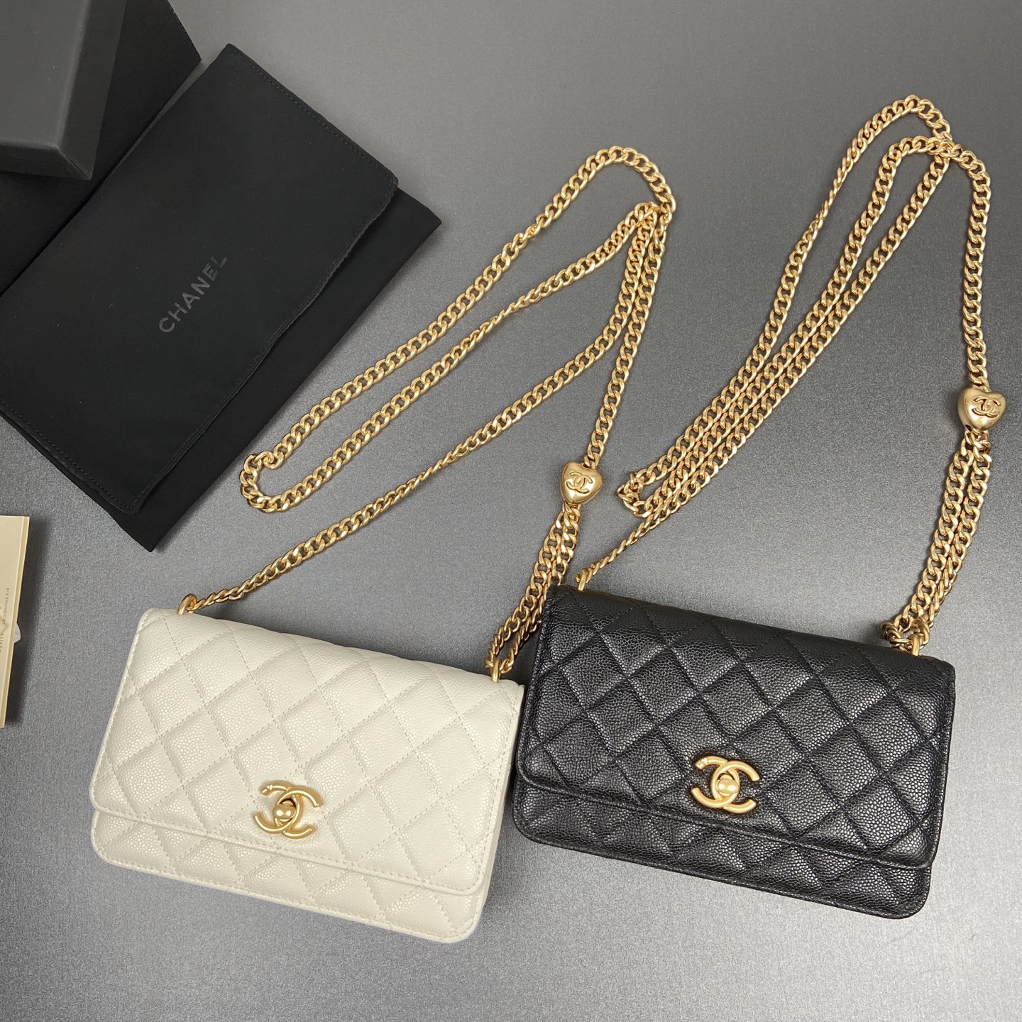 小香进口意大利小羊皮【升級版】
货号:AP3201
尺寸:w20×h13×d3.5cm
颜色:細球紋金色五金