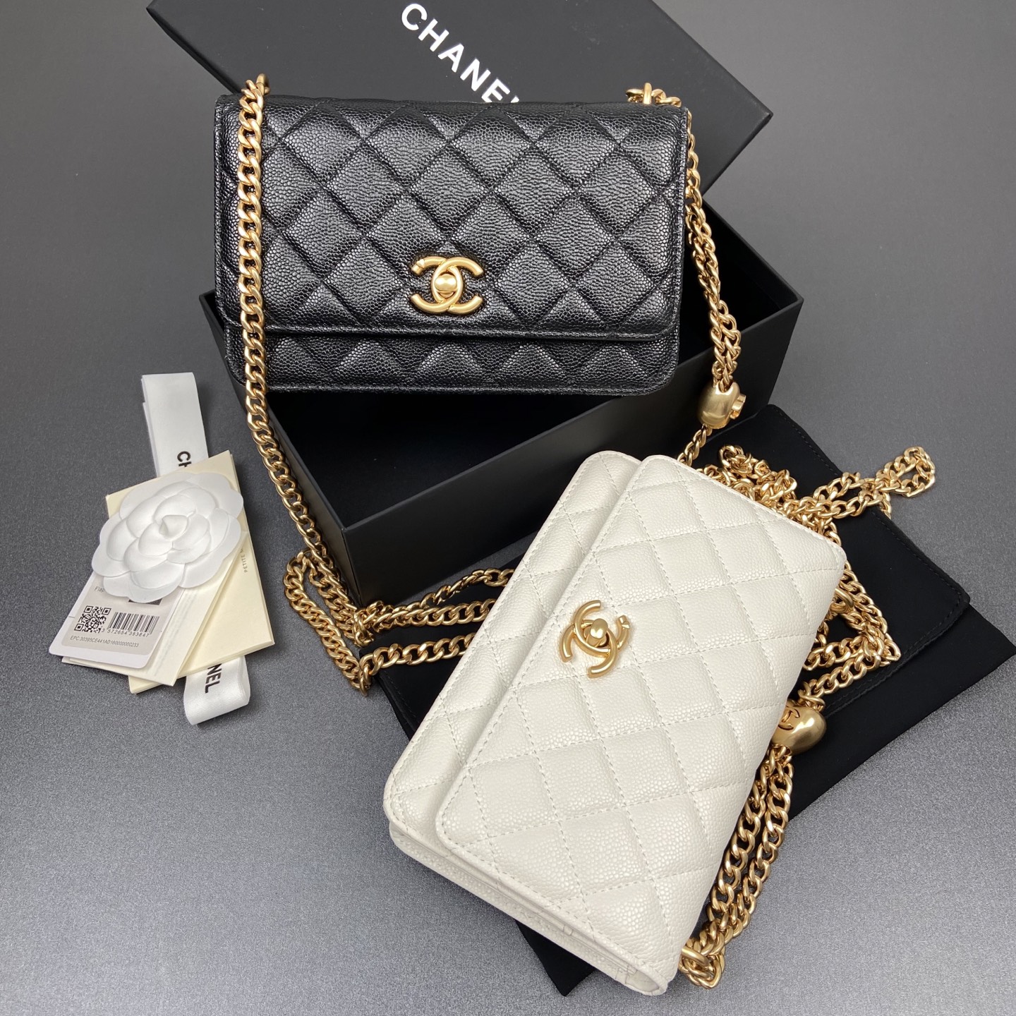 小香进口意大利小羊皮【升級版】
货号:AP3201
尺寸:w20×h13×d3.5cm
颜色:細球紋金色五金