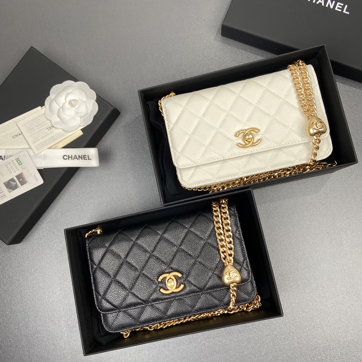 小香进口意大利小羊皮【升級版】
货号:AP3201
尺寸:w20×h13×d3.5cm
颜色:細球紋金色五金