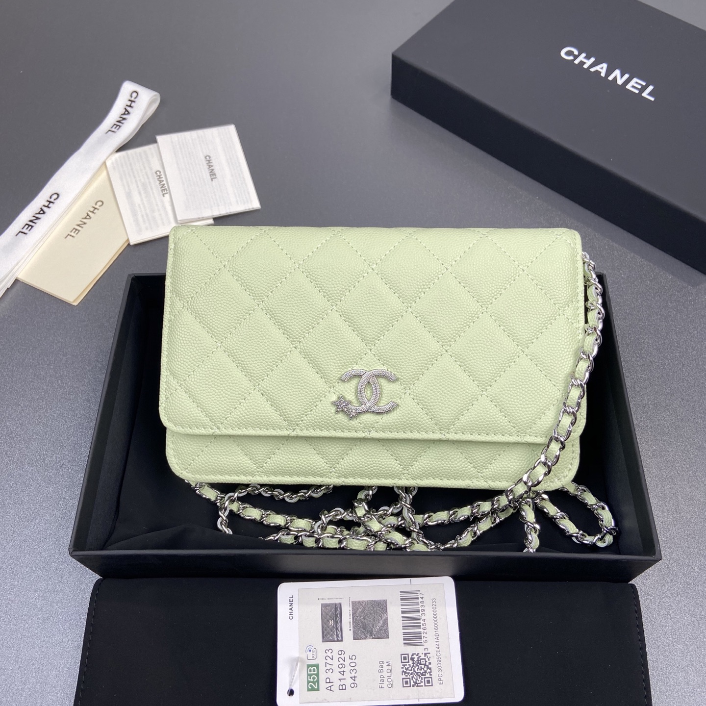 NO:713806,Xiaoxiang imported Italian lambskin [upgraded version] Item number: A Price: Size: w20×h13×d3.5cm Color: light green fine ball pattern silver hardware, chanel wallet, chanel, wallets, sheepskin19860909小香进口意大利小羊皮【升級版】 货号:A 价格: 尺寸:w20×h13×d3.5cm 颜色:淺綠細球紋銀色五金,chanel钱包,chanel,wallets,sheepskin,欧美剧