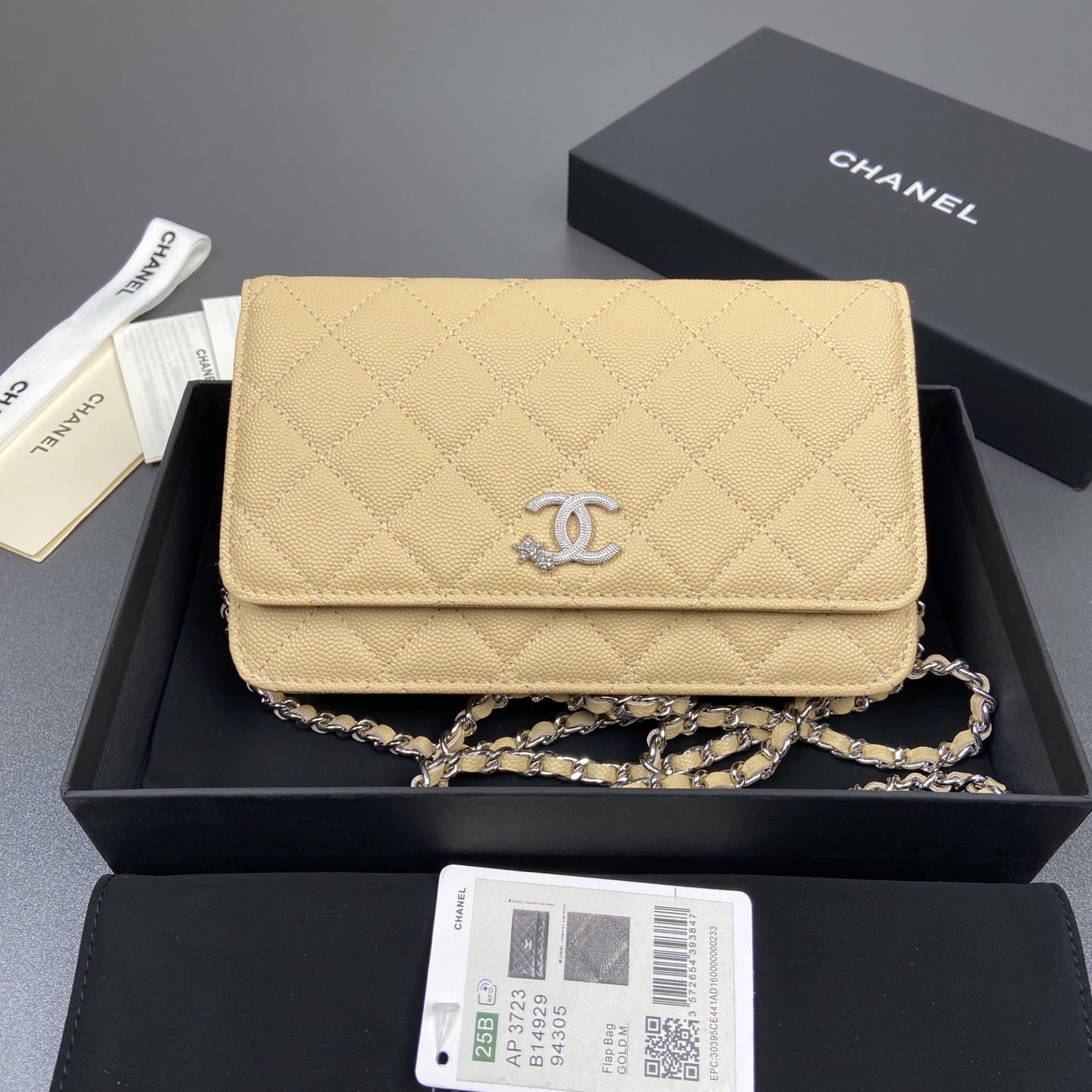 NO:713812,Xiaoxiang imported Italian lambskin [upgraded version] Item number: A Price: Size: w20×h13×d3.5cm Color: apricot fine ball pattern silver hardware, chanel wallet, chanel, wallets, sheepskin19860909小香进口意大利小羊皮【升級版】 货号:A 价格: 尺寸:w20×h13×d3.5cm 颜色:杏色細球紋銀色五金,chanel钱包,chanel,wallets,sheepskin,欧美剧