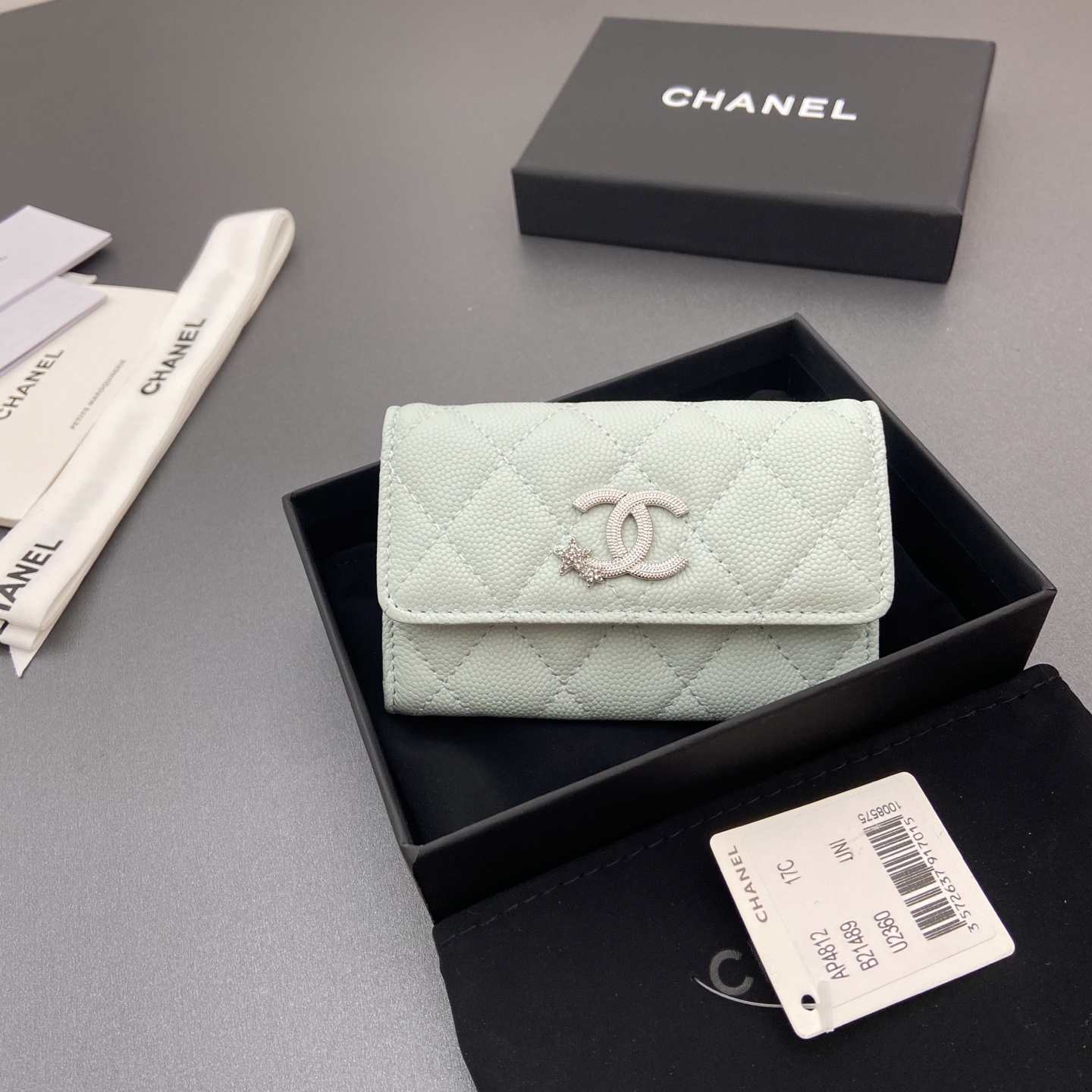 NO:701487,25b new series caviar cowhide with star logo shining blingblibg~Card holder series Item number: AP 4812 Price: Size: w11×h7cm Color: light blue fine ball pattern silver star hardware.,chanel wallet,chanel,wallets,cowhide1986090925b新款係列魚子醬牛皮搭配星星logo閃亮亮blingblibg~卡包係列 货号:AP 4812 价格: 尺寸:w11×h7cm 颜色:淺藍細球紋銀色星星五金.,chanel钱包,chanel,wallets,cowhide,欧美剧
