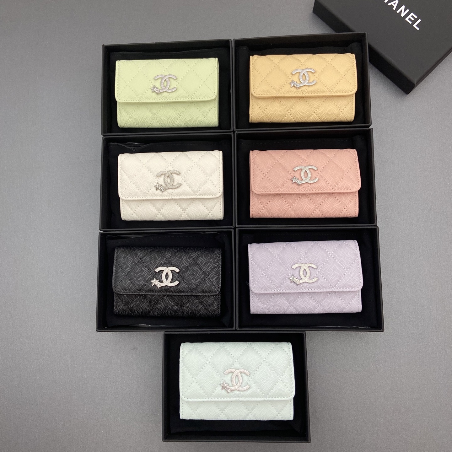 NO:701489,25b new series caviar cowhide with star logo shining blingblibg~card holder series item number: AP 4812 price: size: w11×h7cm color: fine ball pattern silver star hardware, chanel wallet, chanel, wallets, cowhide1986090925b新款係列魚子醬牛皮搭配星星logo閃亮亮blingblibg~卡包係列 货号:AP 4812 价格: 尺寸:w11×h7cm 颜色:細球紋銀色星星五金,chanel钱包,chanel,wallets,cowhide,欧美剧