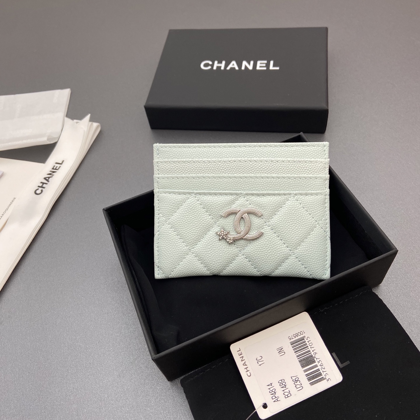 NO:701515,25b new series caviar cowhide with star logo shiny blingblibg~card holder series item number: AP 4814 price 150 size: w11×h10cm color: light blue fine ball pattern silver star hardware, chanel wallet, chanel, wallets, cowhide1986090925b新款係列魚子醬牛皮搭配星星logo閃亮亮blingblibg~卡包係列 货号:AP 4814 价格150 尺寸:w11×h10cm 颜色:淺藍色細球紋銀色星星五金,chanel钱包,chanel,wallets,cowhide,欧美剧
