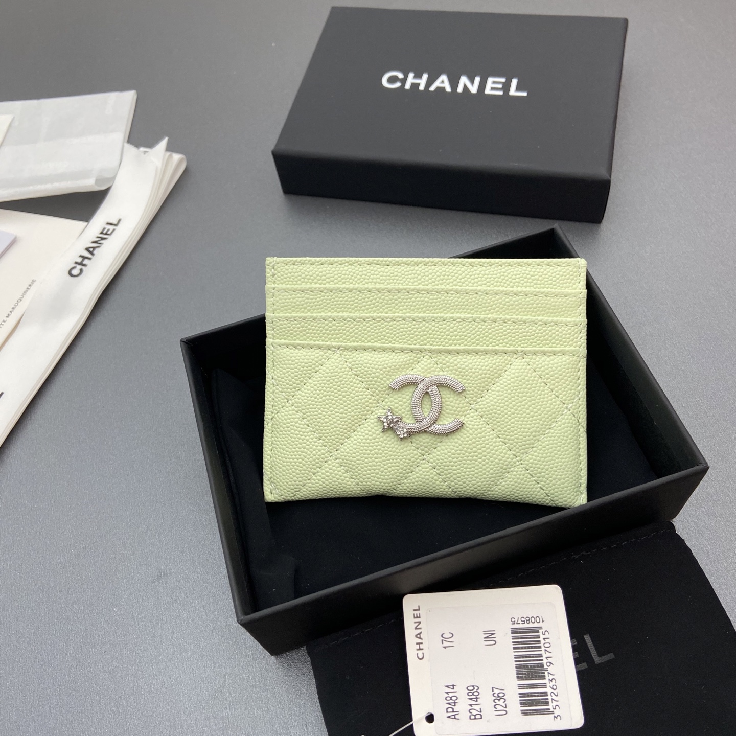 NO:701522,25b new series caviar cowhide with star logo shiny blingblibg~card holder series item number: AP 4814 price 150 size: w11×h10cm color: light green fine ball pattern silver star hardware, chanel wallet, chanel, wallets, cowhide1986090925b新款係列魚子醬牛皮搭配星星logo閃亮亮blingblibg~卡包係列 货号:AP 4814 价格150 尺寸:w11×h10cm 颜色:淺綠色細球紋銀色星星五金,chanel钱包,chanel,wallets,cowhide,欧美剧