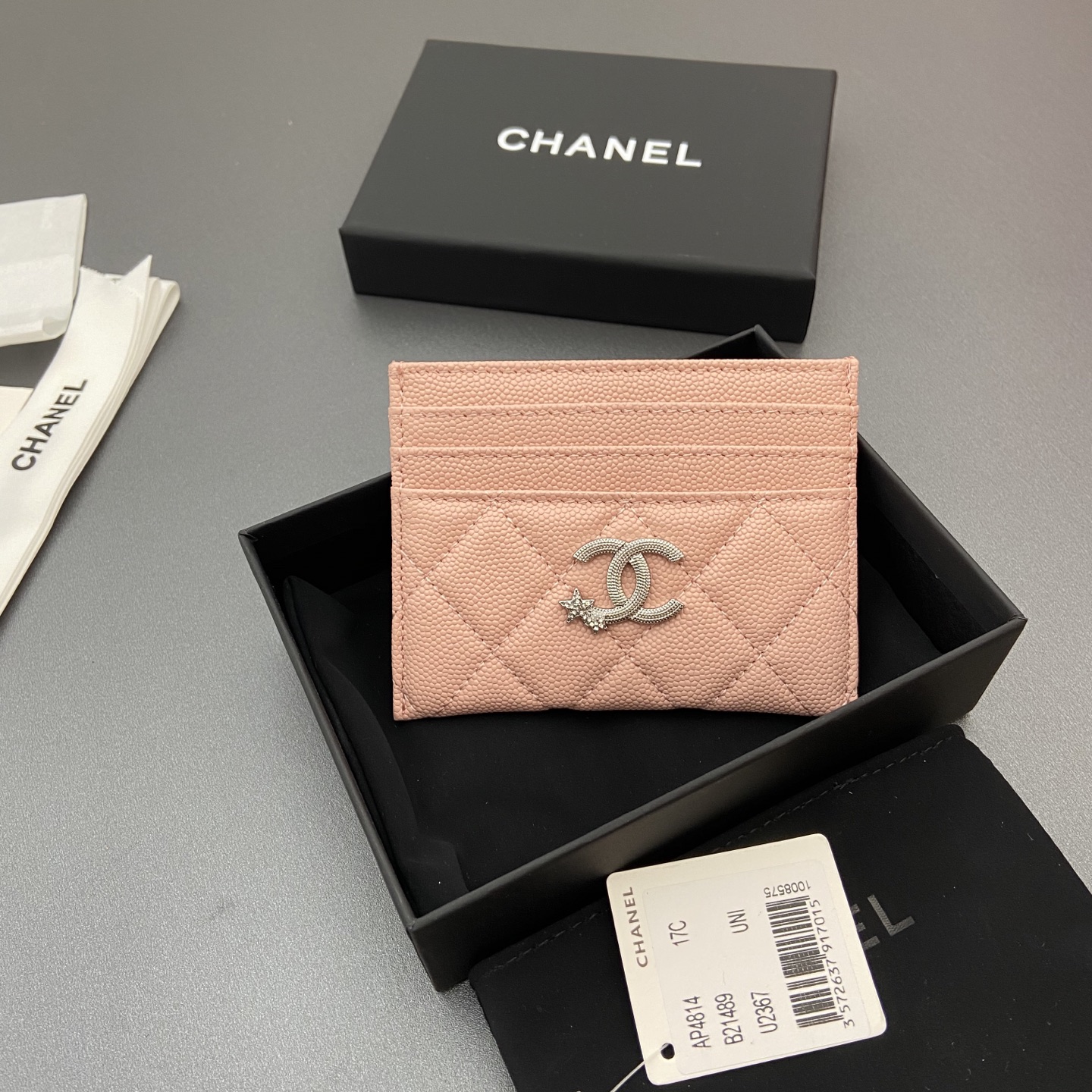 NO:701503,25b new series caviar cowhide with star logo shining blingblibg~card holder series item number: AP 4814 price 150 size: w11×h10cm color: pink fine ball pattern silver star hardware, chanel wallet, chanel, wallets, cowhide1986090925b新款係列魚子醬牛皮搭配星星logo閃亮亮blingblibg~卡包係列 货号:AP 4814 价格150 尺寸:w11×h10cm 颜色:粉色細球紋銀色星星五金,chanel钱包,chanel,wallets,cowhide,欧美剧