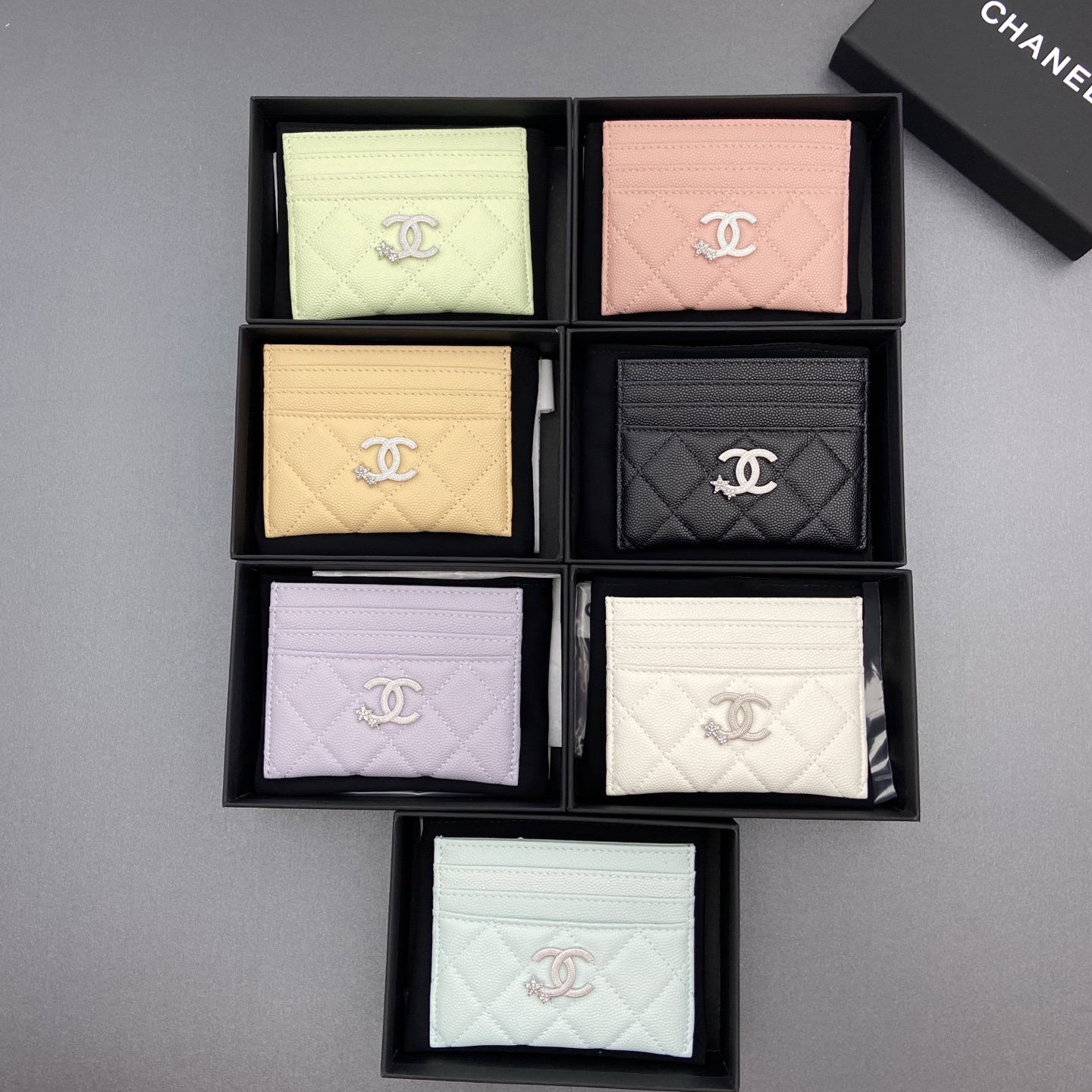 NO:701506,25b new series caviar cowhide with star logo shining blingblibg~card holder series item number: AP 4814 price 150 size: w11×h10cm color: fine ball pattern silver star hardware, chanel wallet, chanel, wallets, cowhide1986090925b新款係列魚子醬牛皮搭配星星logo閃亮亮blingblibg~卡包係列 货号:AP 4814 价格150 尺寸:w11×h10cm 颜色:細球紋銀色星星五金,chanel钱包,chanel,wallets,cowhide,欧美剧