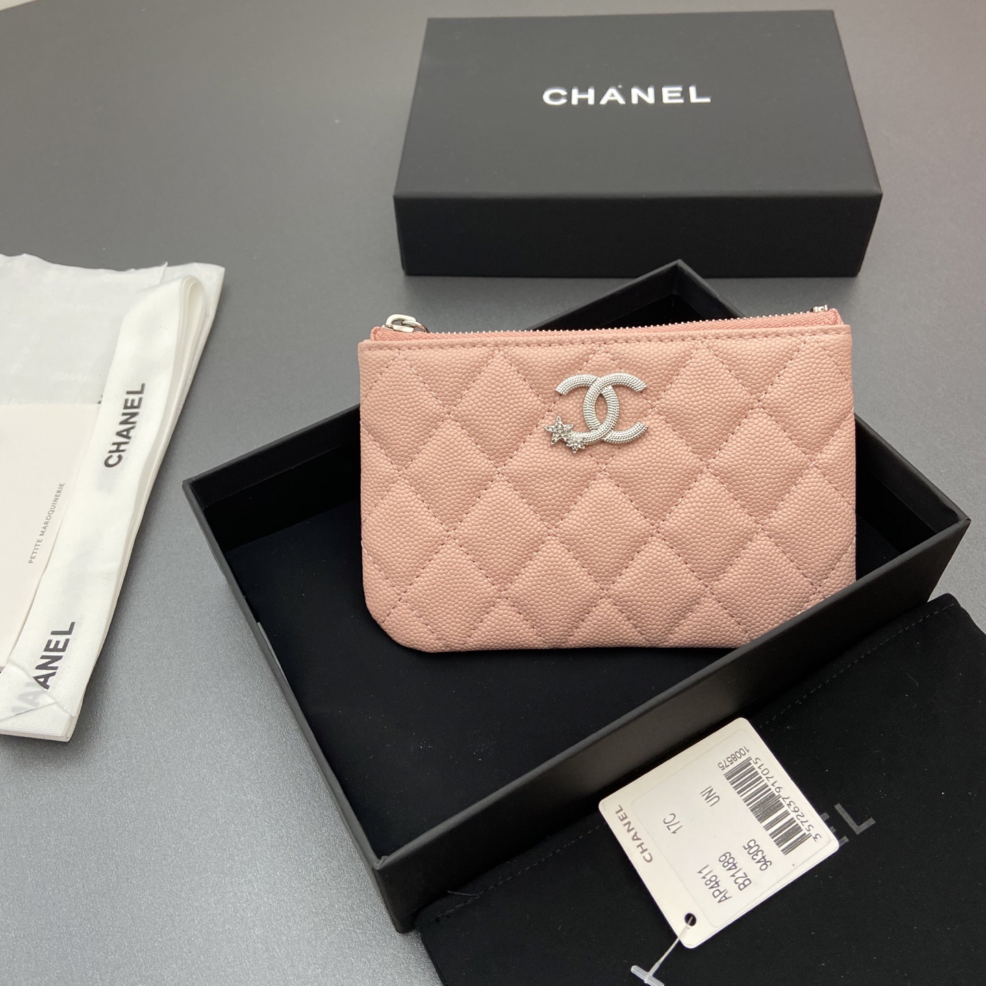 NO:701499,25b new series caviar cowhide with star logo shining blingblibg~ coin purse series Item No.: A 4811 Price: Size: w15×8.5cm Color: pink fine ball pattern silver star hardware, chanel wallet, chanel, wallets, cowhide1986090925b新款係列魚子醬牛皮搭配星星logo閃亮亮blingblibg~零錢包係列 货号:A 4811 价格: 尺寸:w15×8.5cm 颜色:粉色細球紋銀色星星五金,chanel钱包,chanel,wallets,cowhide,欧美剧