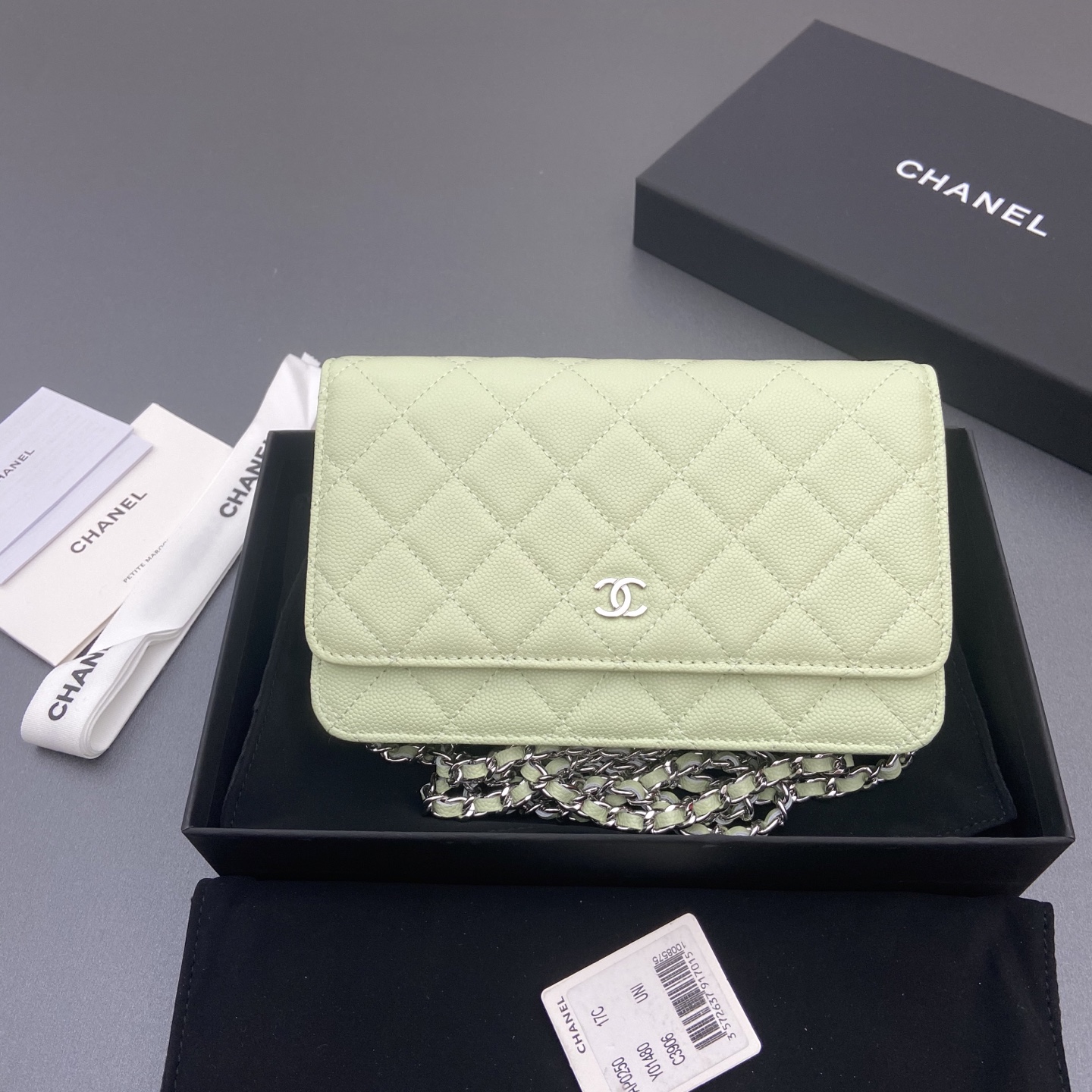 NO:713801,Xiaoxiang imported Italian caviar cowhide Item number: A Price: Size: w20×h13×d3.5cm Color: light green fine ball pattern silver steel mark, chanel wallet, chanel, wallets, cowhide19860909小香进口意大利鱼子酱牛皮 货号:A 价格: 尺寸:w20×h13×d3.5cm 颜色:淺綠細球紋銀色鋼唛,chanel钱包,chanel,wallets,cowhide,欧美剧