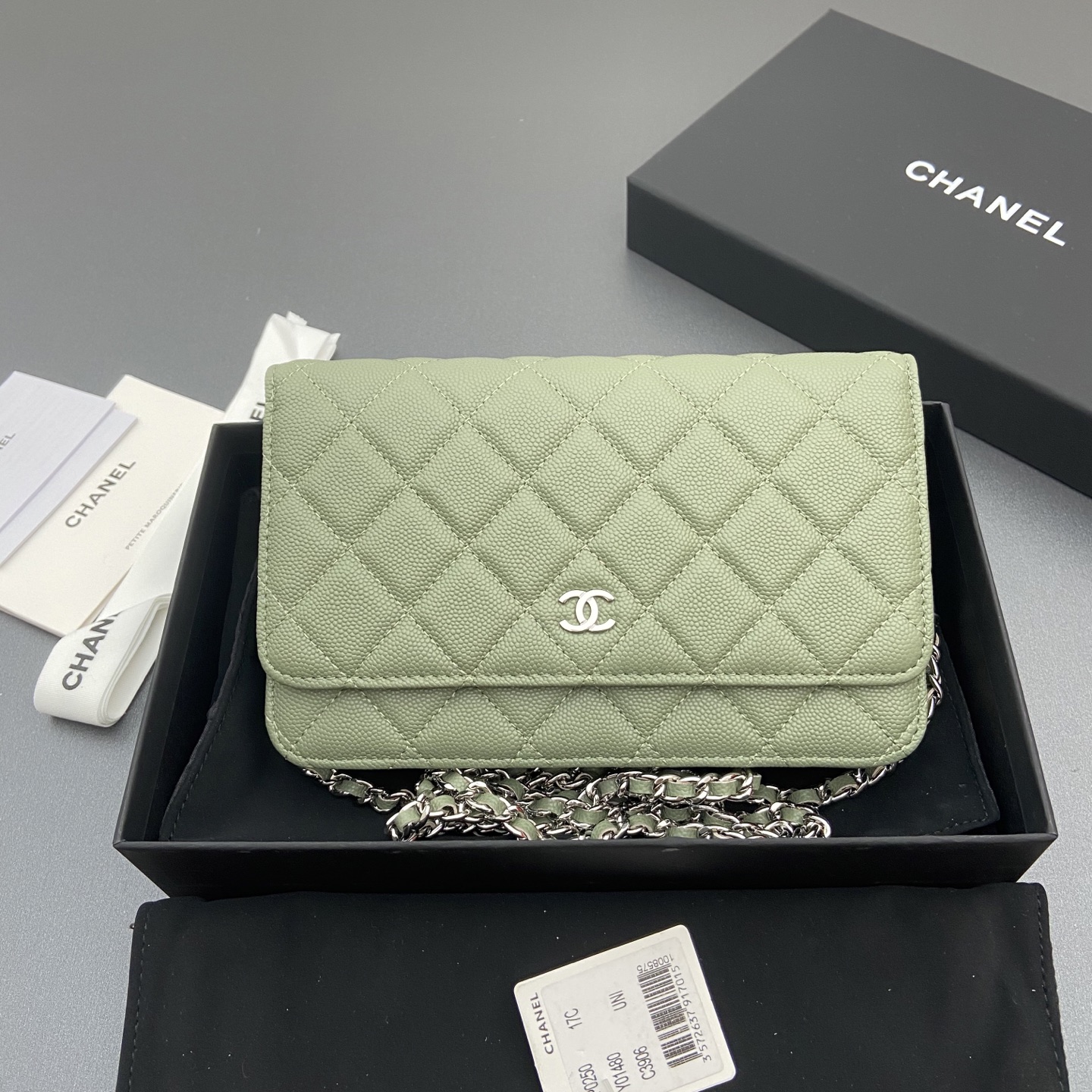 NO:713807,Xiaoxiang imported Italian caviar cowhide Item number: A Price: Size: w20×h13×d3.5cm Color: Greek green fine ball pattern silver steel mark, chanel wallet, chanel, wallets, cowhide19860909小香进口意大利鱼子酱牛皮 货号:A 价格: 尺寸:w20×h13×d3.5cm 颜色:希臘綠細球紋銀色鋼唛,chanel钱包,chanel,wallets,cowhide,欧美剧