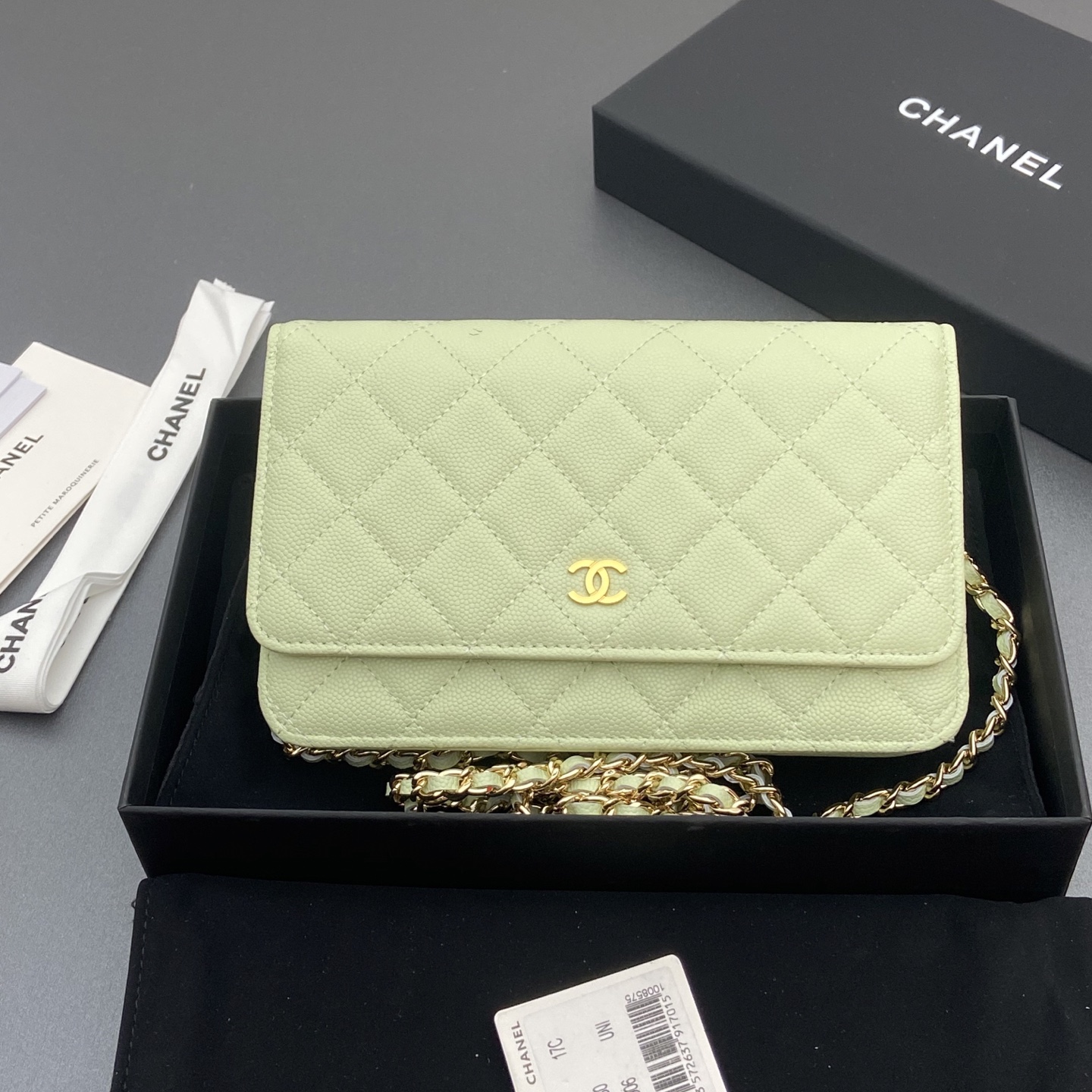NO:713813,Xiaoxiang imported Italian caviar cowhide Item number: A Price: Size: w20×h13×d3.5cm Color: light green fine ball pattern gold steel mark, chanel wallet, chanel, wallets, cowhide19860909小香进口意大利鱼子酱牛皮 货号:A 价格: 尺寸:w20×h13×d3.5cm 颜色:淺綠細球紋金色鋼唛,chanel钱包,chanel,wallets,cowhide,欧美剧