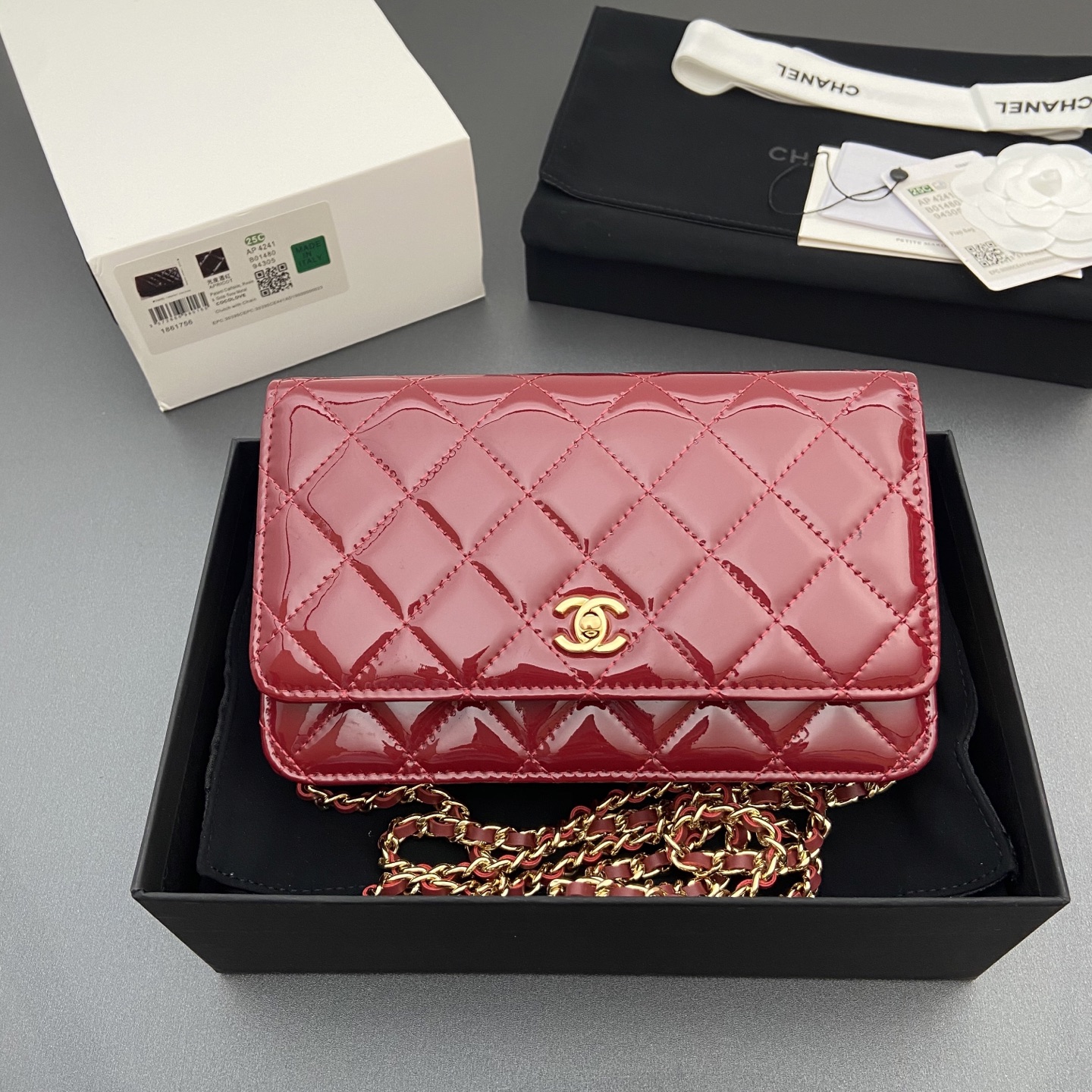 NO:713808,Xiaoxiang imported Italian caviar calfskin [upgraded version] Item number: A Price: Size: w20×h13×d3.5cm Color: smooth leather burgundy leather gold steel mark, chanel wallet, chanel, wallets, cowhide19860909小香进口意大利魚仔醬小牛皮【升級版】 货号:A 价格: 尺寸:w20×h13×d3.5cm 颜色:光皮酒紅皮金色鋼唛,chanel钱包,chanel,wallets,cowhide,欧美剧