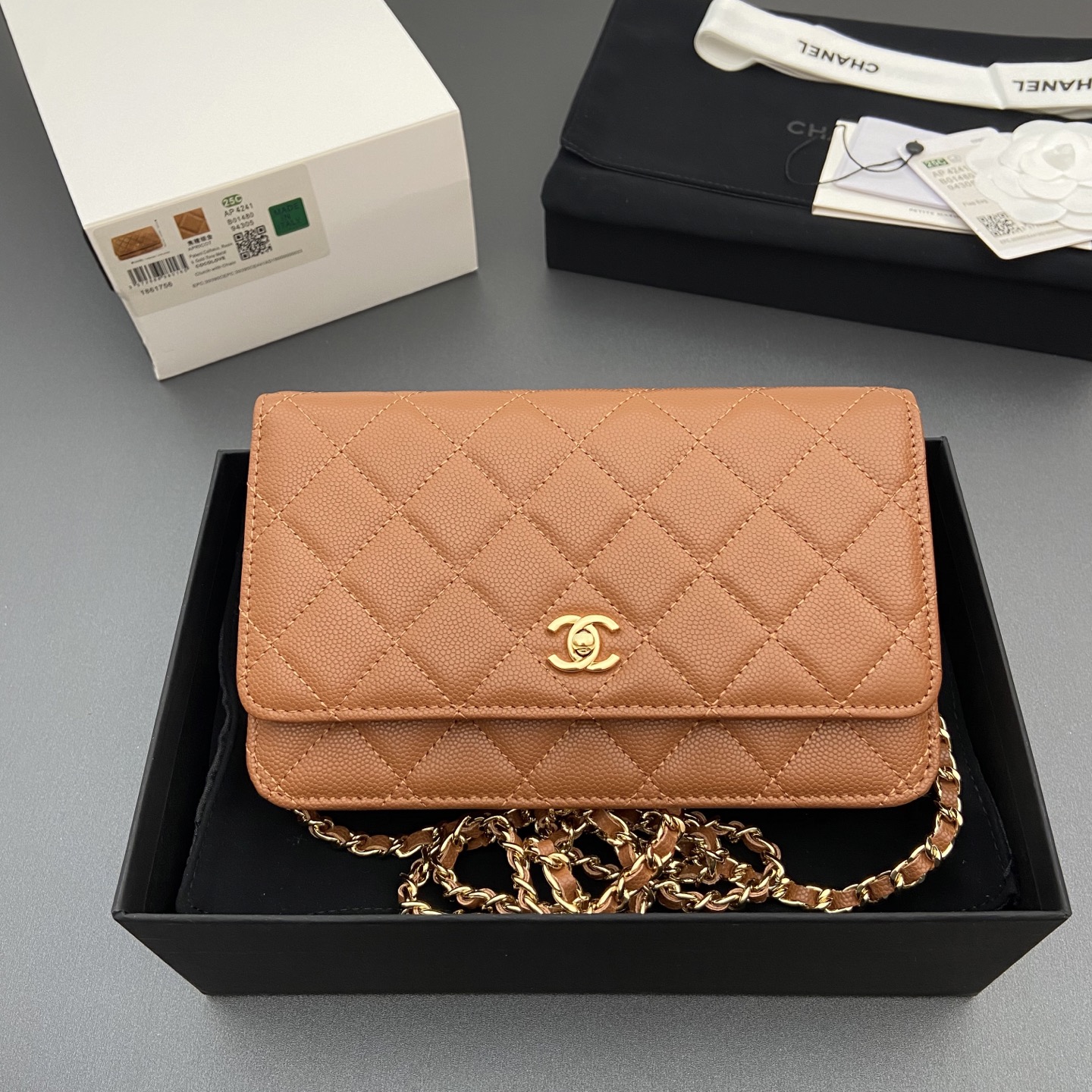 NO:713817,Xiaoxiang imported Italian caviar calfskin [upgraded version] Item number: A Price: Size: w20×h13×d3.5cm Color: caramel color fine ball pattern gold steel mark, chanel wallet, chanel, wallets, cowhide19860909小香进口意大利魚仔醬小牛皮【升級版】 货号:A 价格: 尺寸:w20×h13×d3.5cm 颜色:焦糖色細球紋金色鋼唛,chanel钱包,chanel,wallets,cowhide,欧美剧