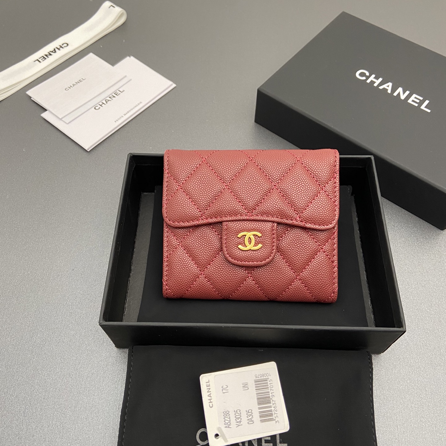 NO:701482,[Imported leather from Italy] Special burgundy fine ball grain embossed leather Gold tone metal hardware 6 card slots 1 banknote compartment 1 coin zipper bag No.: 82288 Size: w10.5×h11.5×d3cm, chanel wallet, chanel, wallets19860909【意大利進口皮】 特製酒紅細球紋粒面壓印皮革 金色調金屬五金 6個卡片槽 1個鈔票隔層 1個零錢拉鏈袋 编号:82288 尺寸:w10.5×h11.5×d3cm,chanel钱包,chanel,wallets,欧美剧