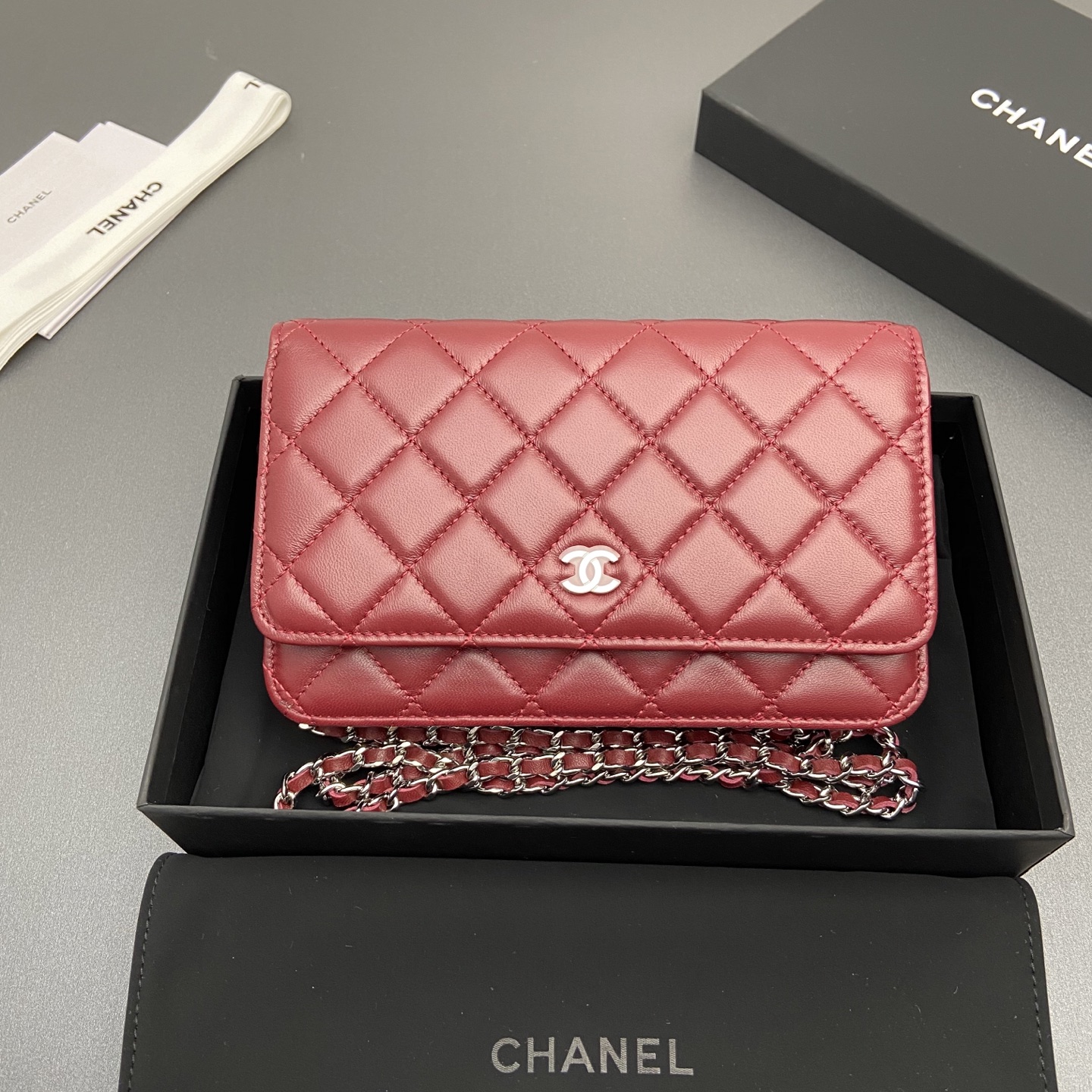 NO:713833,Xiaoxiang imported Italian sheepskin Item number: A Price: Size: w20×h13×d3.5cm Color: burgundy sheepskin silver steel mark, chanel wallet, chanel, wallets, sheepskin19860909小香进口意大利羊皮 货号:A 价格: 尺寸:w20×h13×d3.5cm 颜色:酒紅羊皮銀色鋼唛,chanel钱包,chanel,wallets,sheepskin,欧美剧