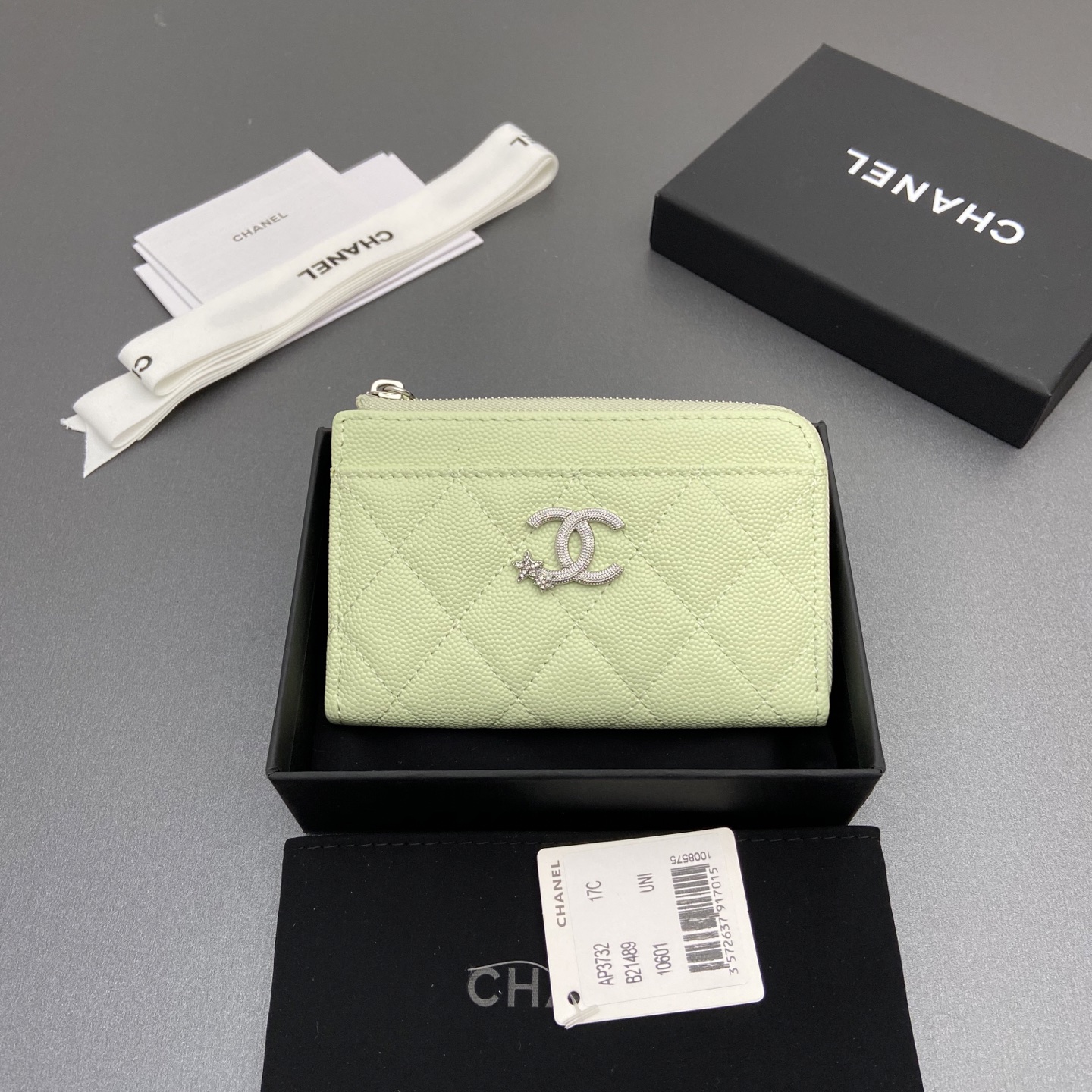 NO:701438,25b new series caviar cowhide with star logo shining brightblibg~zipper bag card bag series 6 card slots, 1 zipper bag Item number: AP 3732 Price 185 Size: w13×h8.5×d2cm Color: light green fine ball pattern silver star hardware, chanel wallet, chanel, wallets, cowhide1986090925b新款係列魚子醬牛皮搭配星星logo閃亮亮blingblibg~拉鏈包卡包係列 6個卡糟,1個拉鏈袋 货号:AP 3732 价格185 尺寸:w13×h8.5×d2cm 颜色:淺綠細球紋銀色星星五金,chanel钱包,chanel,wallets,cowhide,欧美剧