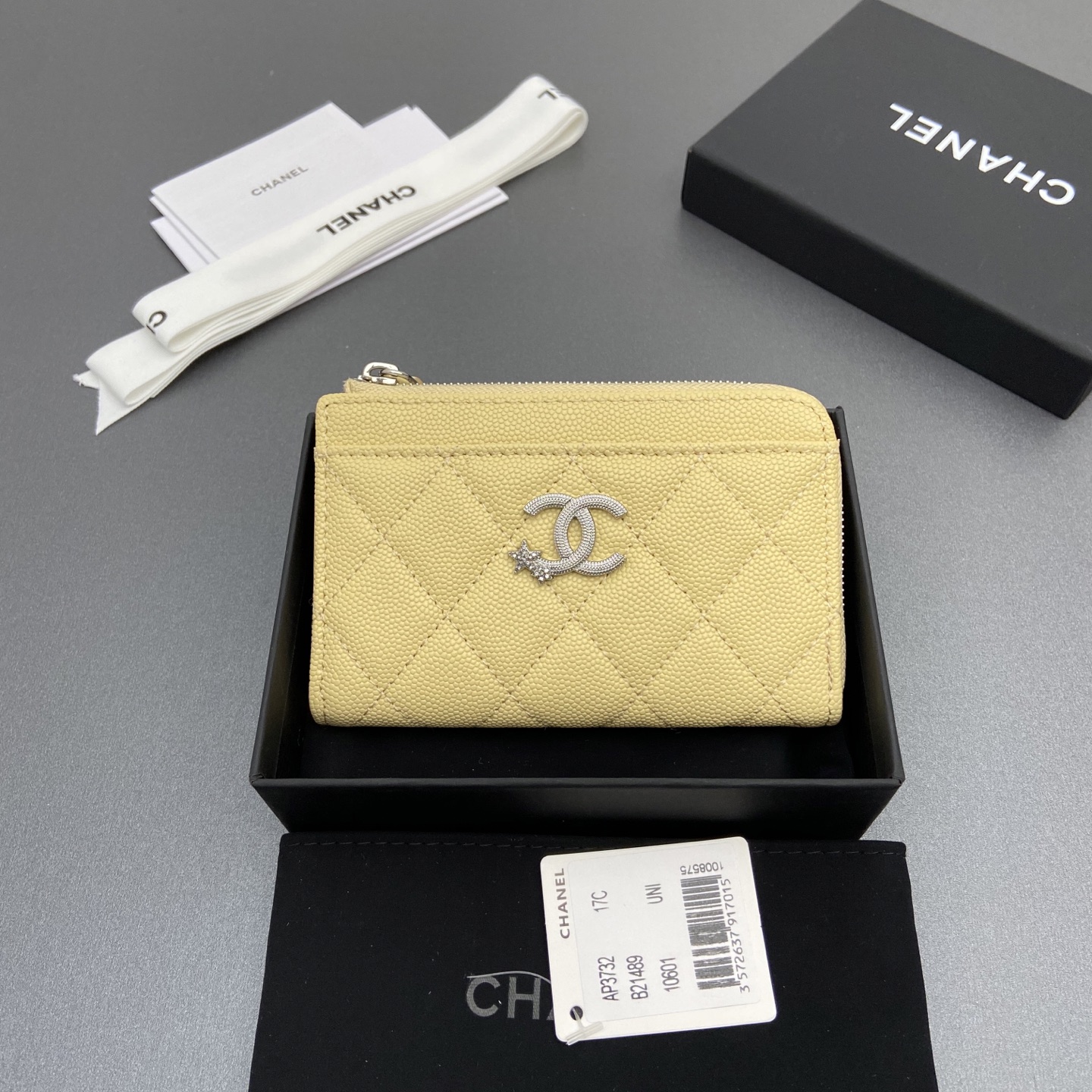 NO:701440,25b new series caviar cowhide with star logo shining brightblibg~zipper bag card bag series 6 card slots, 1 zipper bag Item number: AP 3732 Price 185 Size: w13×h8.5×d2cm Color: apricot fine ball pattern silver star hardware, chanel wallet, chanel, wallets, cowhide1986090925b新款係列魚子醬牛皮搭配星星logo閃亮亮blingblibg~拉鏈包卡包係列 6個卡糟,1個拉鏈袋 货号:AP 3732 价格185 尺寸:w13×h8.5×d2cm 颜色:杏色細球紋銀色星星五金,chanel钱包,chanel,wallets,cowhide,欧美剧