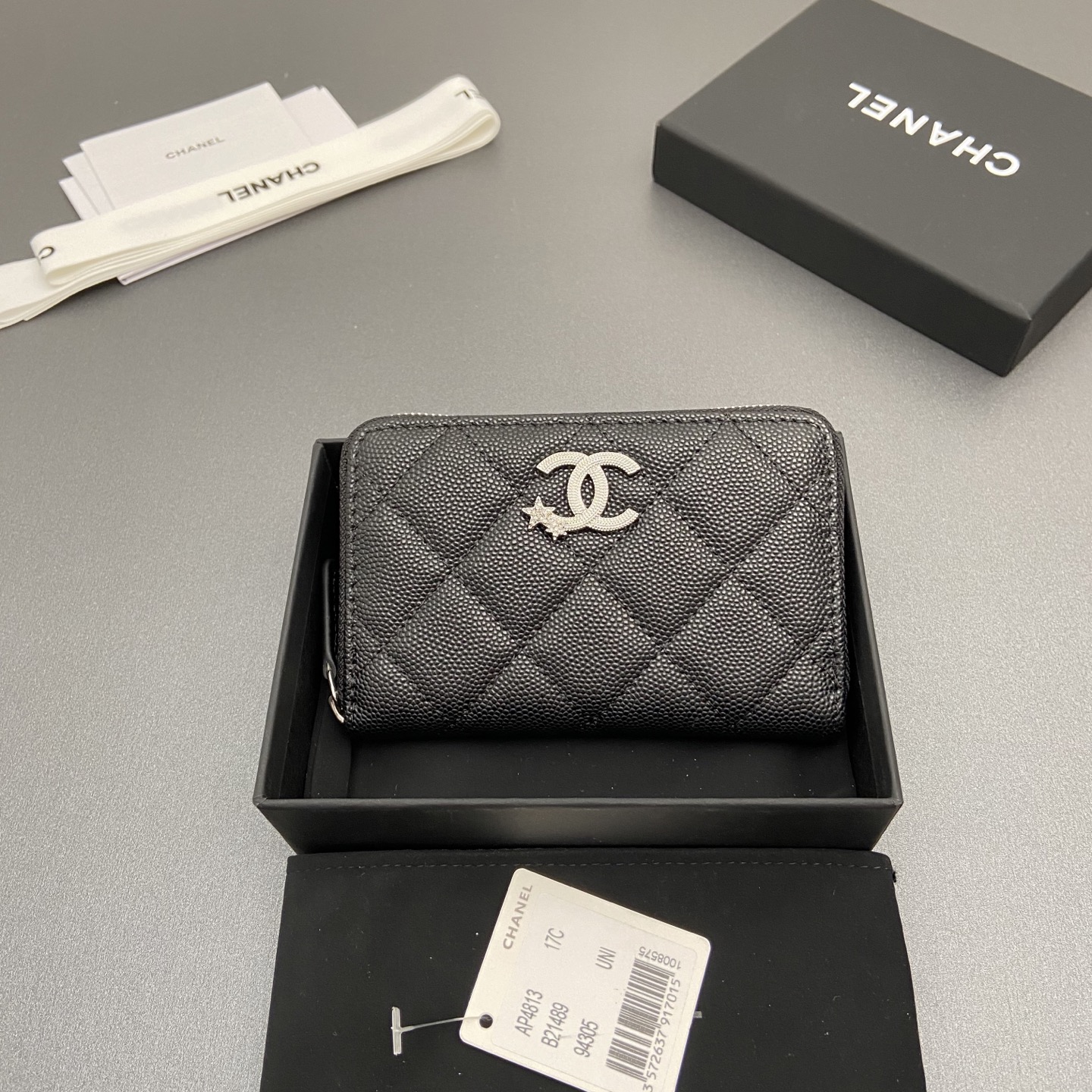 NO:701445,25b new series caviar cowhide with star logo shining blingblibg~zipper bag card bag series 6 card slots, 1 zipper bag Item number: AP 4813 Price 185 Size: w13×h8.5×d2cm Color: black fine ball pattern silver star hardware, chanel wallet, chanel, wallets, cowhide1986090925b新款係列魚子醬牛皮搭配星星logo閃亮亮blingblibg~拉鏈包卡包係列 6個卡糟,1個拉鏈袋 货号:AP 4813 价格185 尺寸:w13×h8.5×d2cm 颜色:黑色細球紋銀色星星五金,chanel钱包,chanel,wallets,cowhide,欧美剧