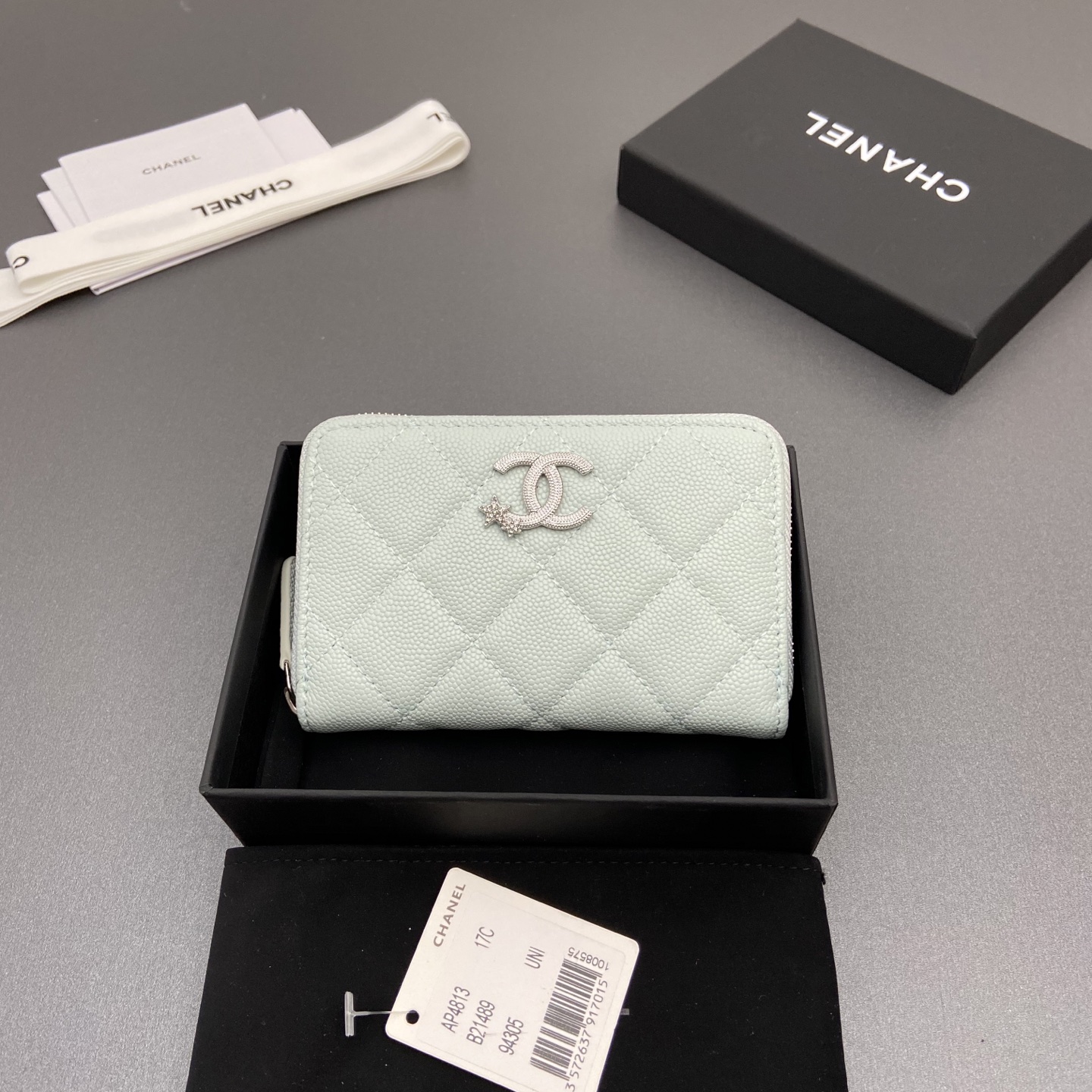 NO:701458,25b new series caviar cowhide with star logo shining brightblibg~zipper bag card bag series 6 card slots, 1 zipper bag Item number: AP 4813 Price 185 Size: w13×h8.5×d2cm Color: light blue fine ball pattern silver star hardware, chanel wallet, chanel, wallets, cowhide1986090925b新款係列魚子醬牛皮搭配星星logo閃亮亮blingblibg~拉鏈包卡包係列 6個卡糟,1個拉鏈袋 货号:AP 4813 价格185 尺寸:w13×h8.5×d2cm 颜色:淺藍細球紋銀色星星五金,chanel钱包,chanel,wallets,cowhide,欧美剧