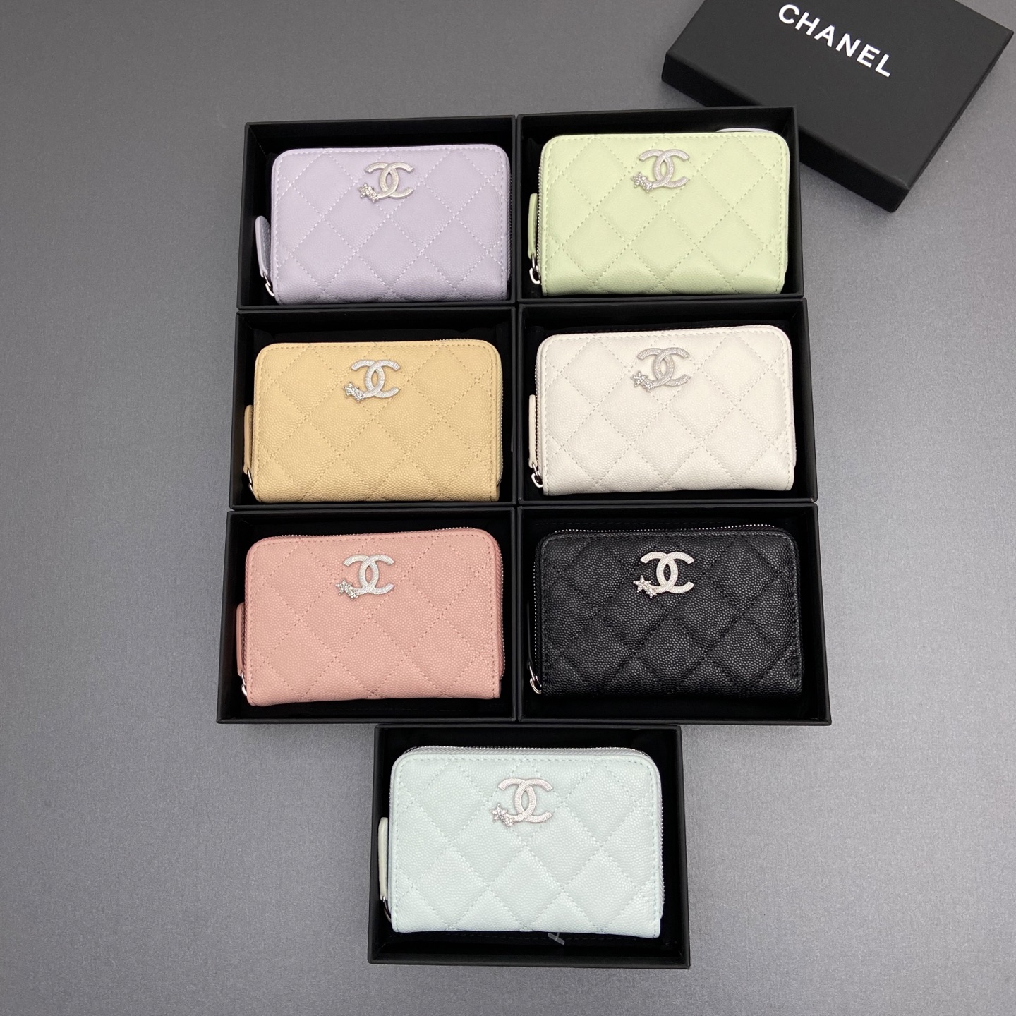 NO:701461,25b new series caviar cowhide with star logo shining brightblibg~zipper bag card bag series 6 card slots, 1 zipper bag Item number: AP 4813 Price 185 Size: w13×h8.5×d2cm Color: fine ball pattern silver star hardware, chanel wallet, chanel, wallets, cowhide1986090925b新款係列魚子醬牛皮搭配星星logo閃亮亮blingblibg~拉鏈包卡包係列 6個卡糟,1個拉鏈袋 货号:AP 4813 价格185 尺寸:w13×h8.5×d2cm 颜色:細球紋銀色星星五金,chanel钱包,chanel,wallets,cowhide,欧美剧