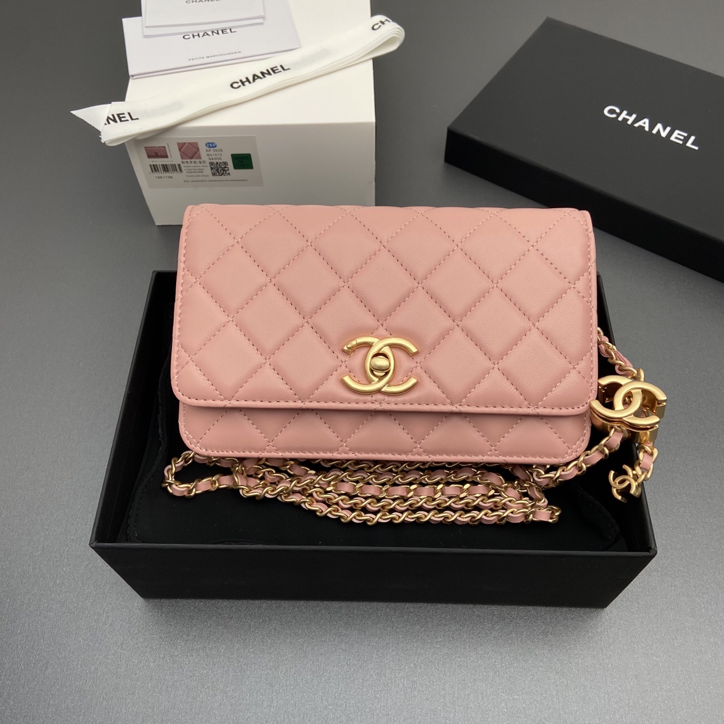 NO:713828,Xiaoxiang imported Italian lambskin 25Bwoc double C snap button adjustable chain, fashionable and classic but not outdated Item number: A Price: Size: w19×h12×d4.5cm Color: pink sheepskin gold hardware, chanel wallet, chanel, wallets, sheepskin19860909小香进口意大利小羊皮 25Bwoc雙C按扣可調節鏈條,時尚經典不過時 货号:A 价格: 尺寸:w19×h12×d4.5cm 颜色:粉色羊皮金色五金,chanel钱包,chanel,wallets,sheepskin,欧美剧