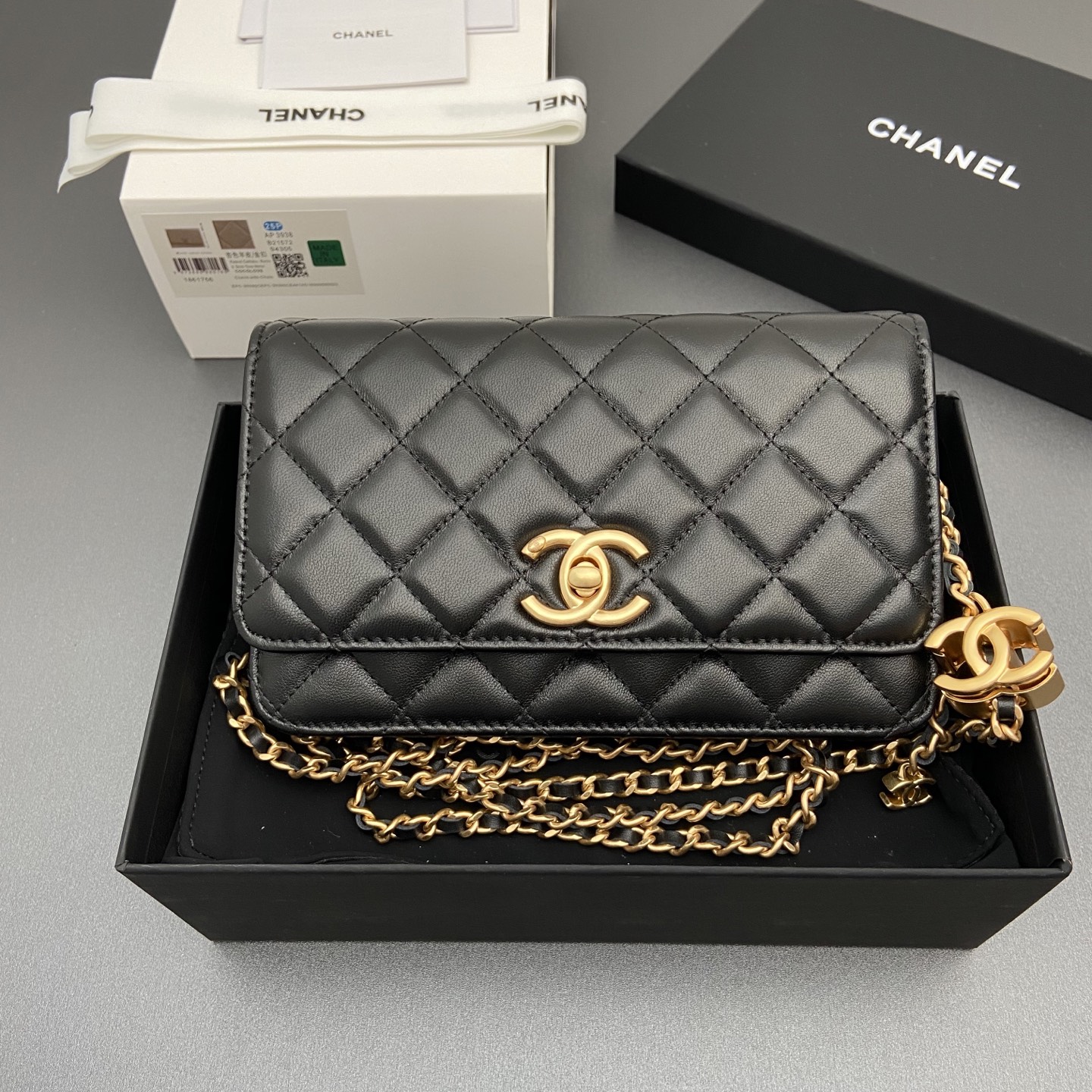 NO:713834,Xiaoxiang imported Italian lambskin 25Bwoc double C snap button adjustable chain, fashionable and classic but not outdated Item number: A Price: Size: w19×h12×d4.5cm Color: black sheepskin gold hardware, chanel wallet, chanel, wallets, sheepskin19860909小香进口意大利小羊皮 25Bwoc雙C按扣可調節鏈條,時尚經典不過時 货号:A 价格: 尺寸:w19×h12×d4.5cm 颜色:黑色羊皮金色五金,chanel钱包,chanel,wallets,sheepskin,欧美剧
