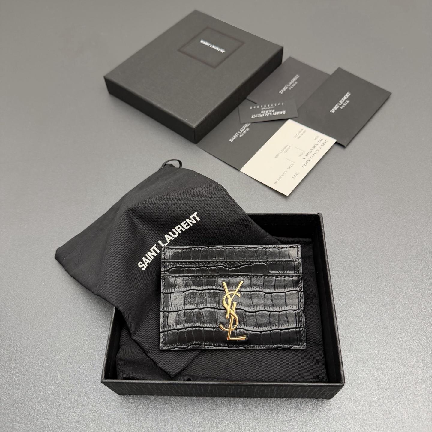 NO:688409,[Premium hardware original leather] LAURENT crocodile pattern embossed glossy leather card holder decorated with classic iconic logo gold tone metal hardware. 5 card slots No.: 423291 black crocodile pattern/gold buckle Size: w10.5×h7.5cm, Saint Laurent wallet, saint laurent, wallets19860909【特级五金原厂皮】 LAURENT鳄鱼纹压印亮面皮革卡包 饰有经典标志性logo 金色調金屬五金. 5個卡片槽 编号:423291黑色鳄鱼纹/金扣 尺寸:w10.5×h7.5cm,圣罗兰钱包,saint laurent,wallets,Bag