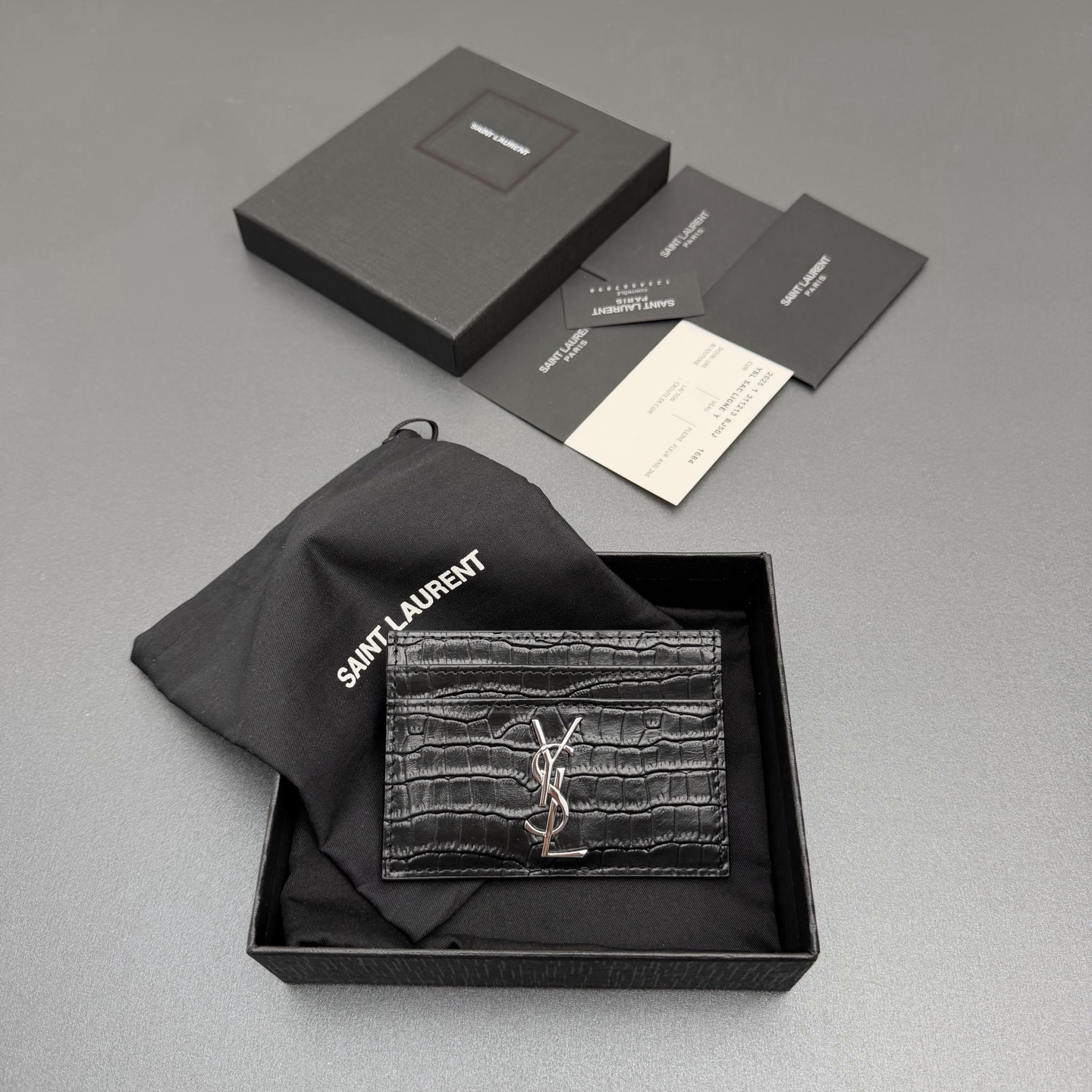 NO:688411,[Premium hardware original leather] LAURENT crocodile pattern embossed glossy leather card holder decorated with classic iconic logo silver tone metal hardware. 5 card slots No.: 423291 black crocodile pattern/silver buckle Size: w10.5×h7.5cm, Saint Laurent wallet, saint laurent, wallets19860909【特级五金原厂皮】 LAURENT鳄鱼纹压印亮面皮革卡包 饰有经典标志性logo 银色調金屬五金. 5個卡片槽 编号:423291黑色鳄鱼纹/银扣 尺寸:w10.5×h7.5cm,圣罗兰钱包,saint laurent,wallets,Bag