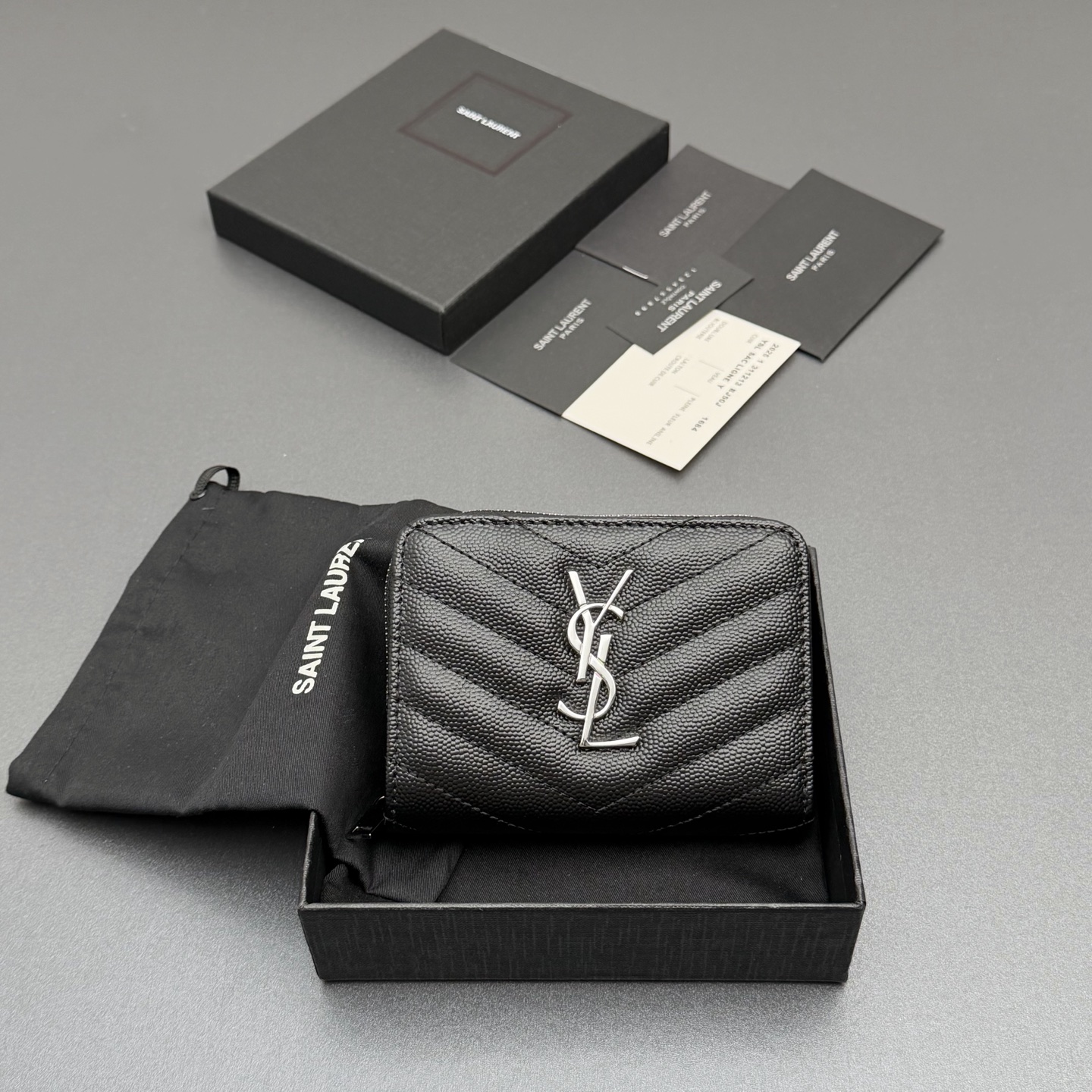 NO:688420,[Premium hardware original leather] MATELASSE small grained embossed leather zipper wallet Quilted wallet with iconic metal logo Silver tone metal hardware 6 card slots and 1 coin pocket 1 banknote layer and 4 receipt compartments Number: 403723 black ball pattern/silver buckle Size: w12×h10×d3cm, Saint Laurent wallet, saint laurent, wallets19860909【特级五金原厂皮】MATELASSE小号粒纹压花皮革拉链钱包 絎縫錢包配以標志性金屬標志 银色調金屬五金 6個卡糟及1個零钱袋 1個紙幣層及4個票據隔層 编号:403723黑色球纹/银扣 尺寸:w12×h10×d3cm,圣罗兰钱包,saint laurent,wallets,Bag