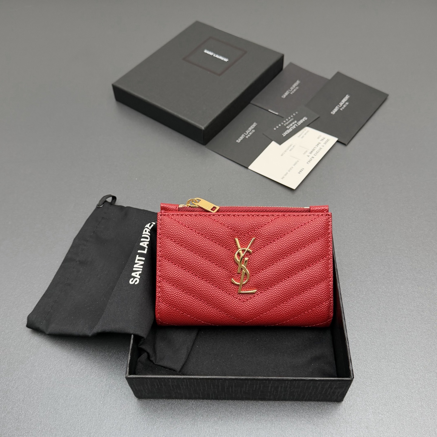 NO:688435,[Premium hardware original leather] MATELASSE grain embossed leather zipper bi-fold wallet Quilted wallet with iconic metal logo Gold tone metal hardware 6 card slots and 1 coin pocket 1 banknote layer No.: 668287 575974 Red ball pattern/gold buckle Size: w12×h10×d3cm, Saint Laurent wallet, saint laurent, wallets19860909【特级五金原厂皮】 MATELASSE粒面压印皮革拉链双折钱包 絎縫錢包配以標志性金屬標志 金色調金屬五金 6個卡糟及1個零钱袋 1個紙幣層 编号:668287 575974 红色球纹/金扣 尺寸:w12×h10×d3cm,圣罗兰钱包,saint laurent,wallets,Bag