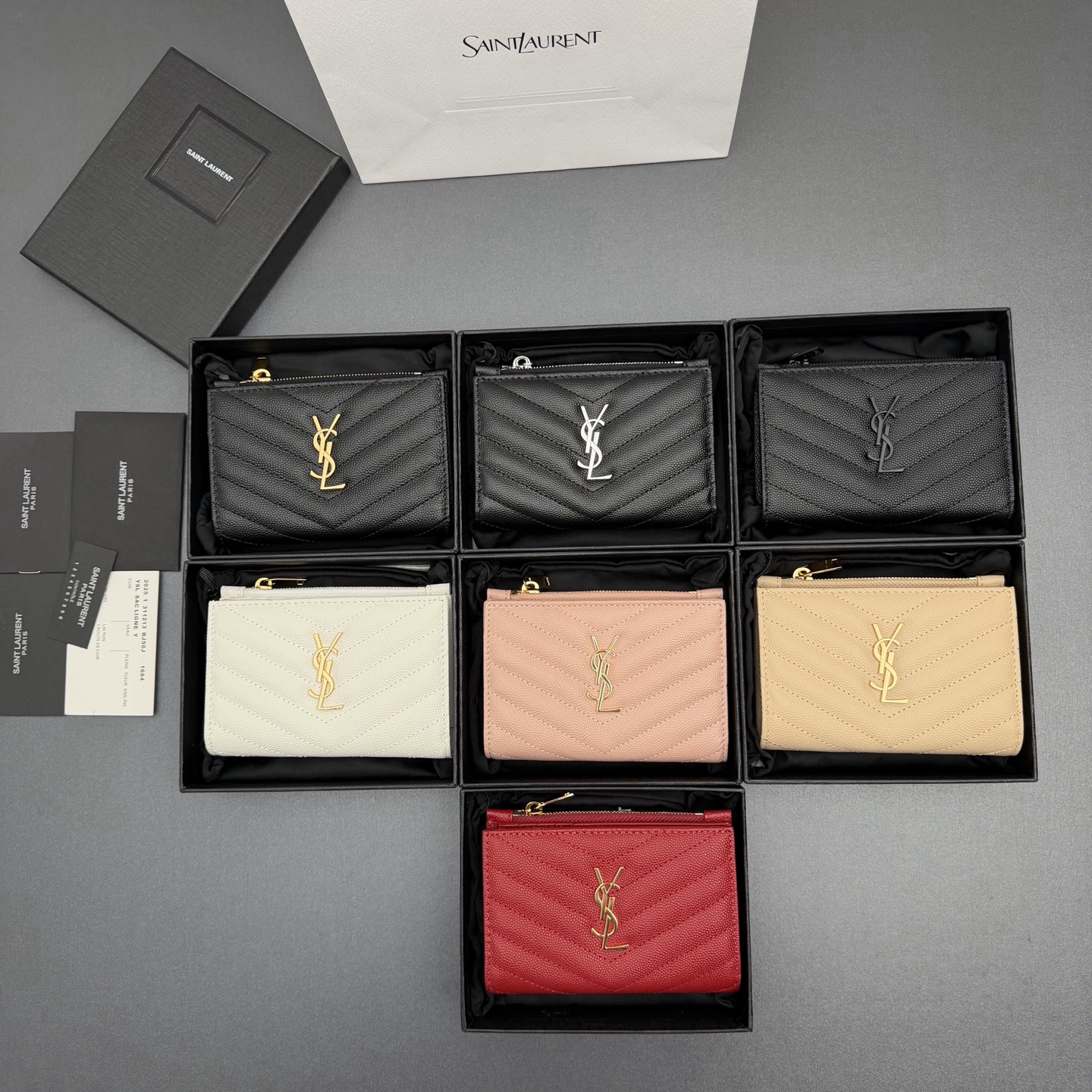 NO:688440,[Premium hardware original leather] MATELASSE grain embossed leather zipper bi-fold wallet Quilted wallet with iconic metal logo Metal hardware 6 card slots and 1 coin pocket 1 banknote layer Number: 668287 575974 Size: w12×h10×d3cm, Saint Laurent wallet, saint laurent, wallets19860909【特级五金原厂皮】 MATELASSE粒面压印皮革拉链双折钱包 絎縫錢包配以標志性金屬標志 金屬五金 6個卡糟及1個零钱袋 1個紙幣層 编号:668287 575974 尺寸:w12×h10×d3cm,圣罗兰钱包,saint laurent,wallets,Bag