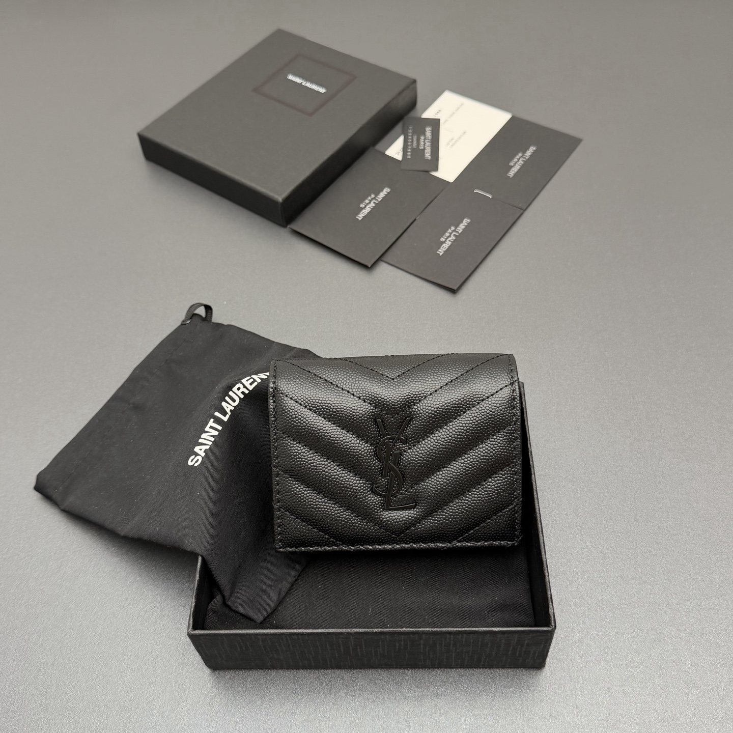 NO:688458,[Premium hardware original leather] MATELASSE short grain embossed leather card holder Quilted card holder with iconic metal logo Black gun-tone metal hardware 6 card slots and 1 zipper pocket 1 banknote slot and 1 central compartment Number: 530841 Black ball pattern/black buckle Size: w11×h8.5×d3cm, Saint Laurent wallet, saint laurent, wallets19860909【特级五金原厂皮】 MATELASSE短款粒面壓印皮革卡包 絎縫卡包配以標志性金屬標志 黑枪調金屬五金 6個卡糟及1個拉鏈袋 1個紙幣插槽及1個中央隔層 编号:530841 黑色球纹/黑扣 尺寸:w11×h8.5×d3cm,圣罗兰钱包,saint laurent,wallets,Bag