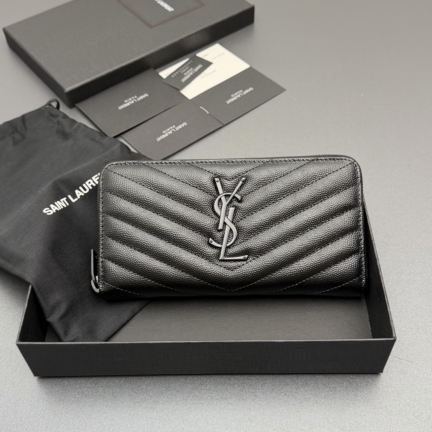 NO:688455,[Premium hardware original leather] MATELASSE flip-top grain embossed leather wraparound zipper wallet Quilted wallet with iconic metal logo Black gun-tone metal hardware 12 card slots, 1 zipper pocket 2 banknote compartments, 2 receipt compartments No.: 358094 Black ball pattern/black buckle Size: w19×h9.5×2.5cm, Saint Laurent wallet, saint laurent, wallets19860909【特级五金原厂皮】MATELASSE翻盖粒面压印皮革环绕式拉链钱包 絎縫錢包配以標志性金屬標志 黑枪調金屬五金 12個卡糟,1个拉链袋 2个钞票隔层,2个票据隔层 编号:358094 黑色球纹/黑扣 尺寸:w19×h9.5×2.5cm,圣罗兰钱包,saint laurent,wallets,Bag