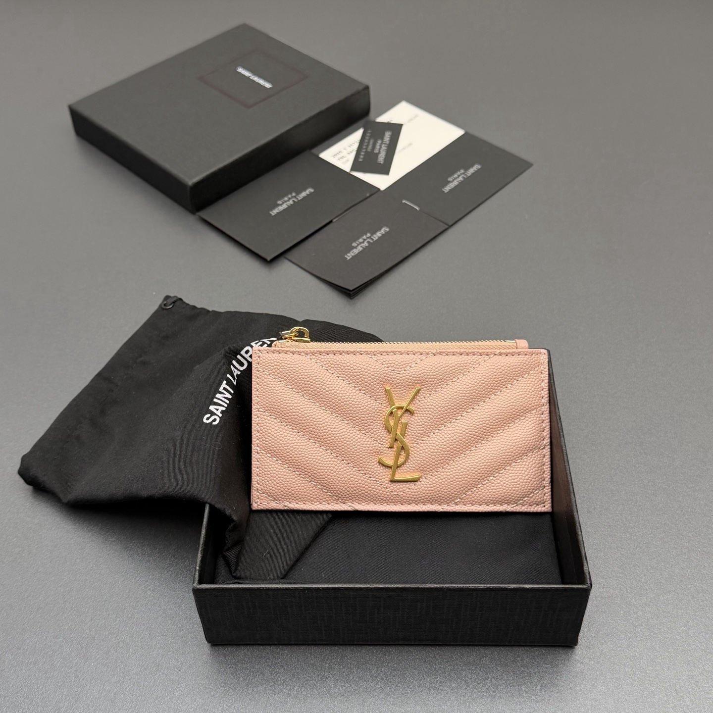 NO:688485,[Premium hardware original leather] MATELASSE grain embossed leather zipper card holder decorated with classic logo lettering and quilted overlocking Gold tone metal hardware zipper closure 5 card slots 1 zipper coin purse Number: 607915 Pink ball pattern gold buckle Size: w13 xh8 xd2cm, Saint Laurent wallet, saint laurent, wallets19860909【特级五金原厂皮】 MATELASSE粒面压印皮革拉链卡包 饰以经典logo字母标志和绗缝包缝 金色调金属五金 拉链开合 5个卡片槽 1个拉链零钱包 编号:607915 粉色球纹金扣 尺寸:w13 xh8 xd2cm,圣罗兰钱包,saint laurent,wallets,Bag