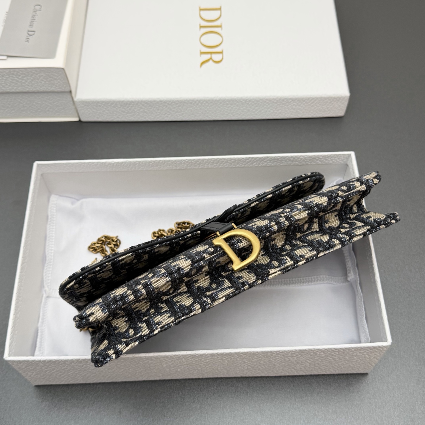 Dior 中号马鞍包链条包系列这款马鞍链条手袋线条流畅协调