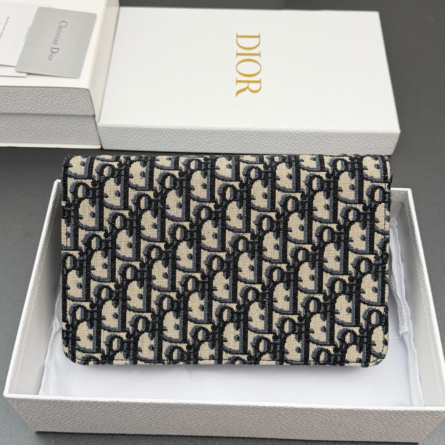Dior 中号马鞍包链条包系列这款马鞍链条手袋线条流畅协调