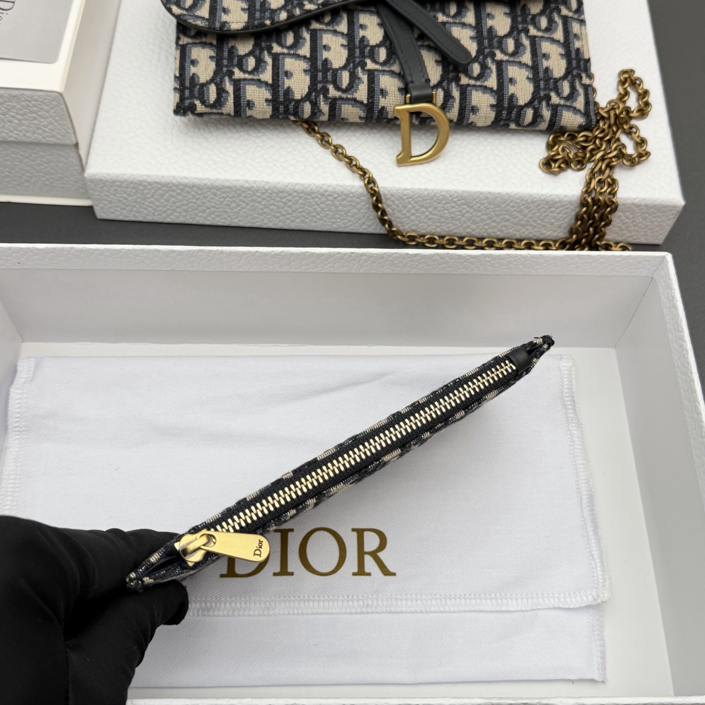 Dior 小号马鞍包链条包系列这款马鞍链条手袋线条流畅协调