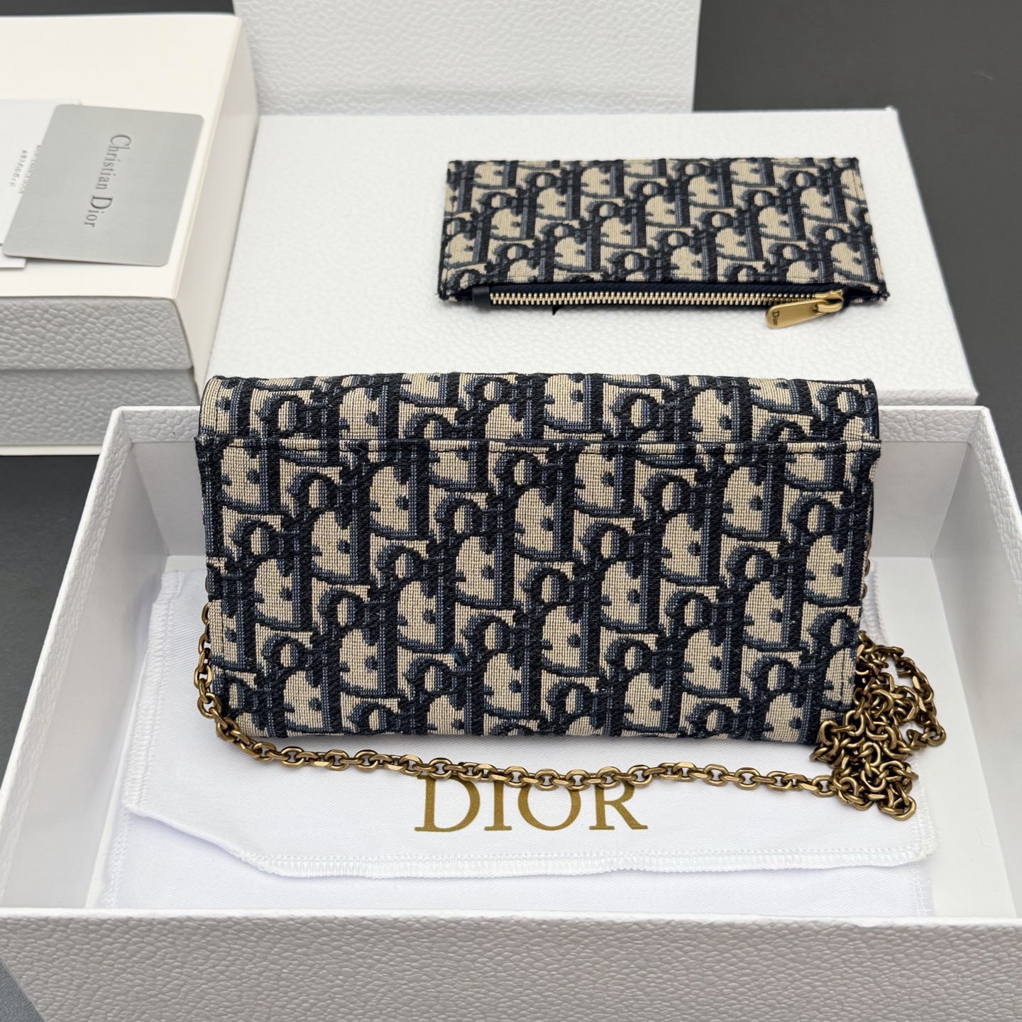 Dior 小号马鞍包链条包系列这款马鞍链条手袋线条流畅协调