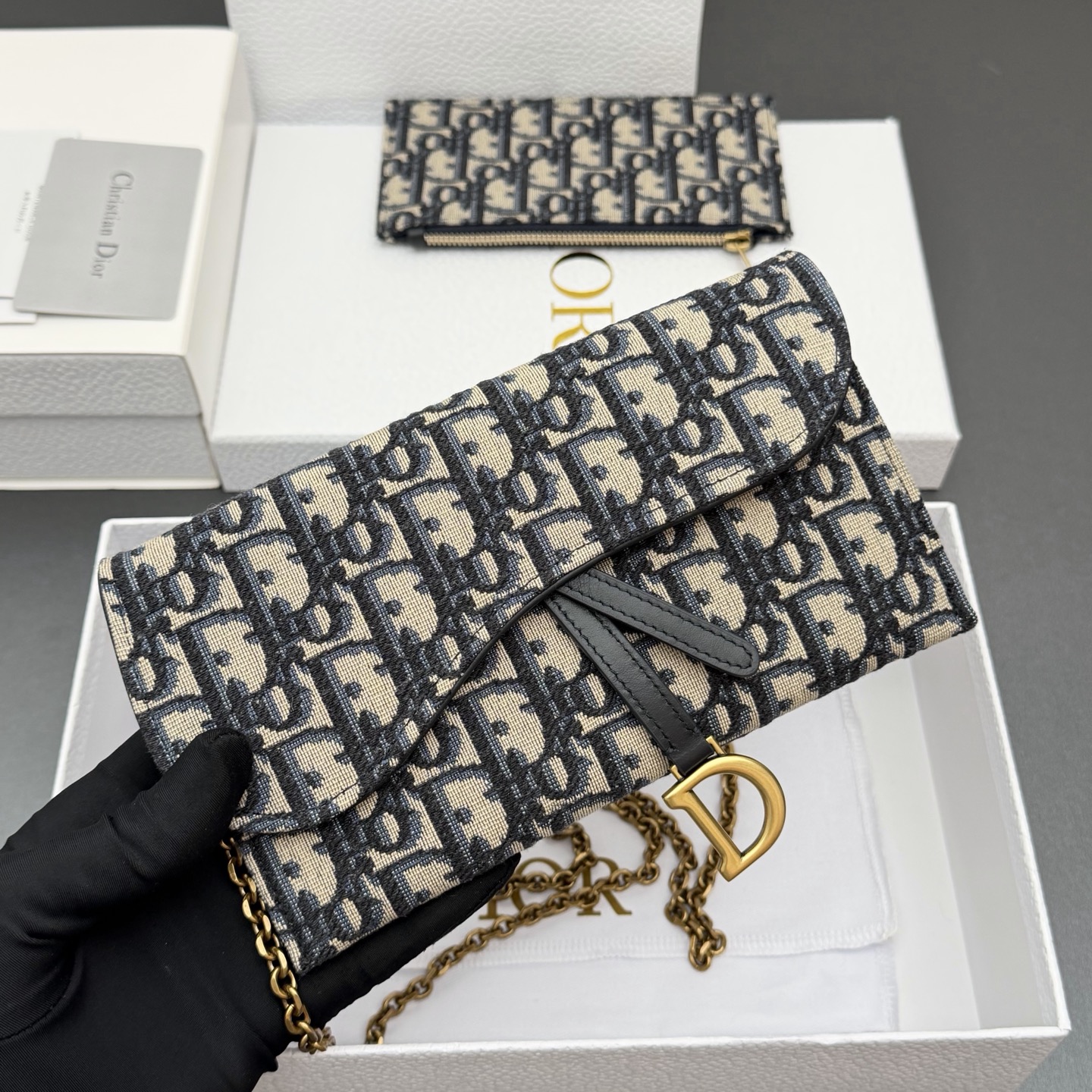 Dior 小号马鞍包链条包系列这款马鞍链条手袋线条流畅协调