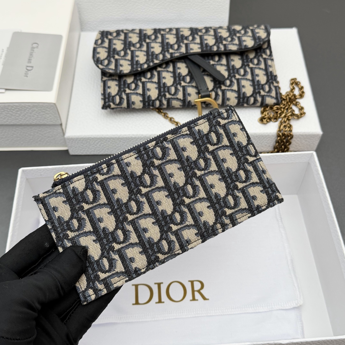 Dior 小号马鞍包链条包系列这款马鞍链条手袋线条流畅协调