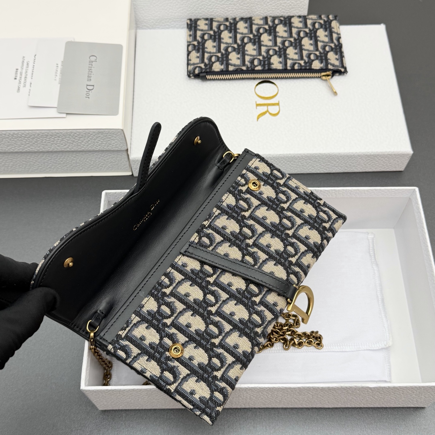 Dior 小号马鞍包链条包系列这款马鞍链条手袋线条流畅协调