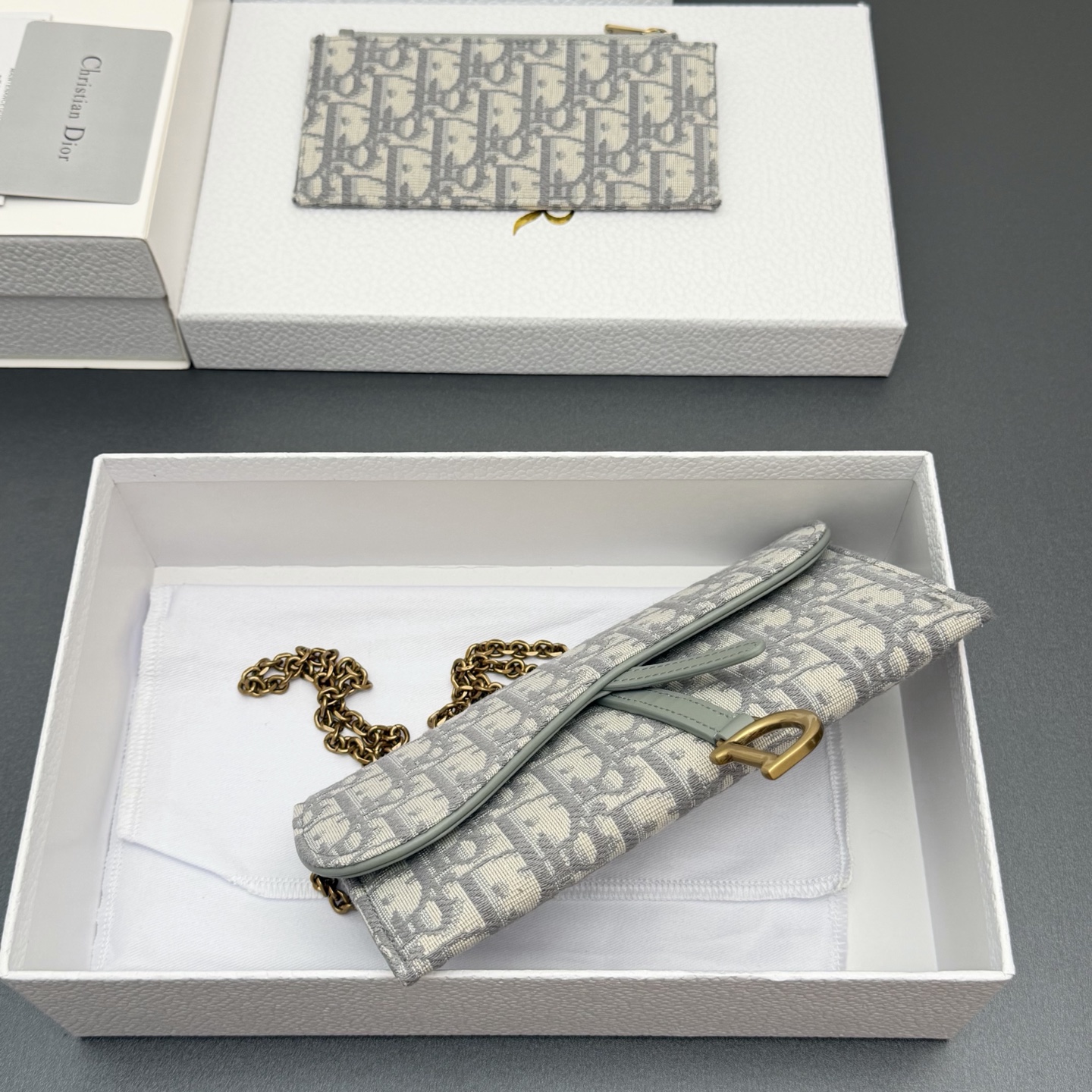 Dior 小号马鞍包链条包系列这款马鞍链条手袋线条流畅协调